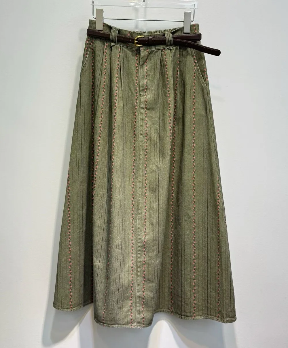 High Quality New Long Denim Skirt 2026 Summer Fashion Women Sweet Little Floral Print Pocket Belt Deco Casual Striped Skirts
High Quality New Long Denim Skirt 2026 Summer Fashion Women Sweet Little Floral Print Pocket Belt Deco Casual Striped Skirts