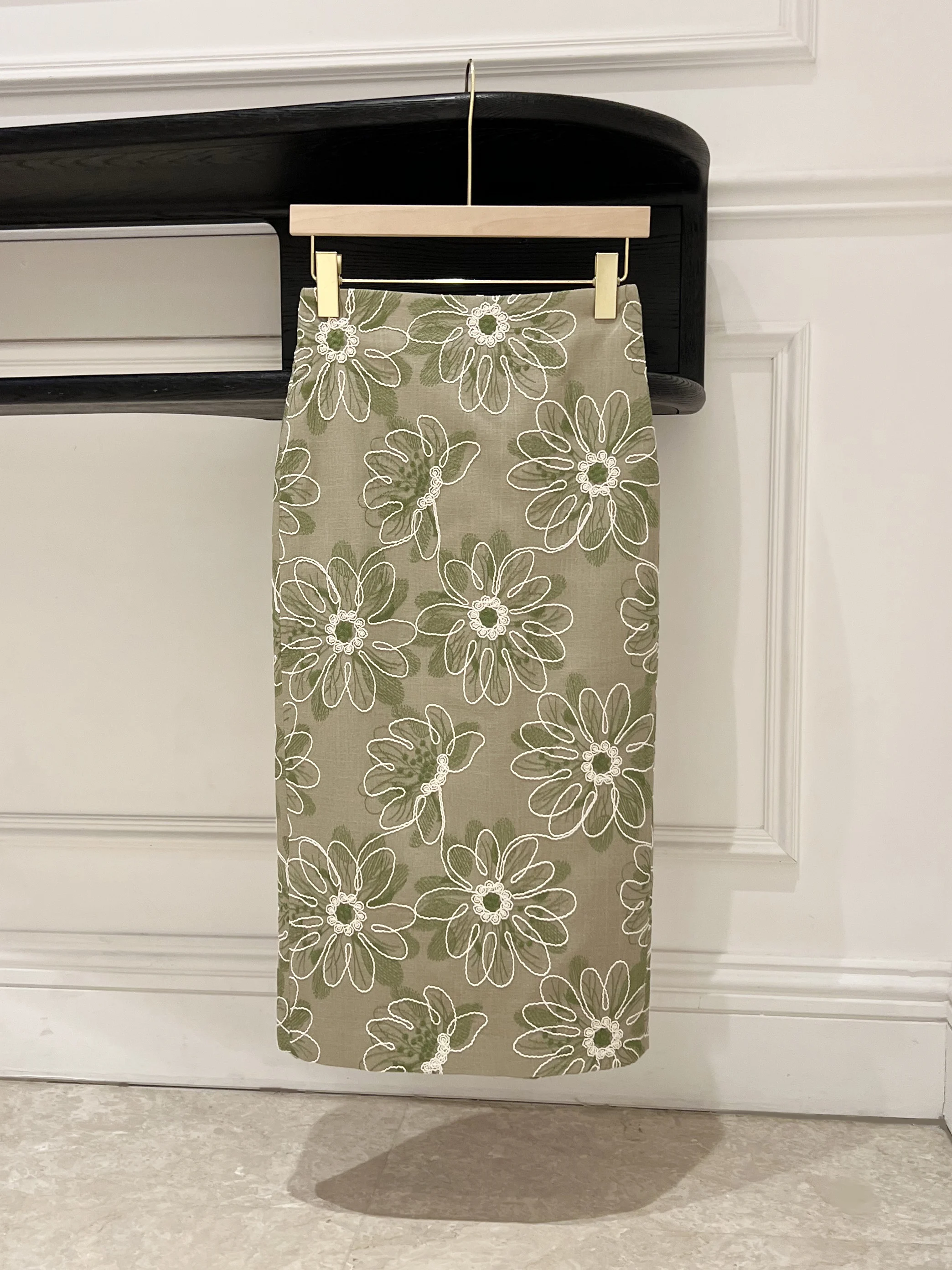 Spring Summer New Women's Embroidered Midi Skirt Slimming High Waist Wrap Body Green Color Commute Style Padded Poly-Linen Blend
Spring Summer New Women's Embroidered Midi Skirt Slimming High Waist Wrap Body Green Color Commute Style Padded Poly-Linen Blend