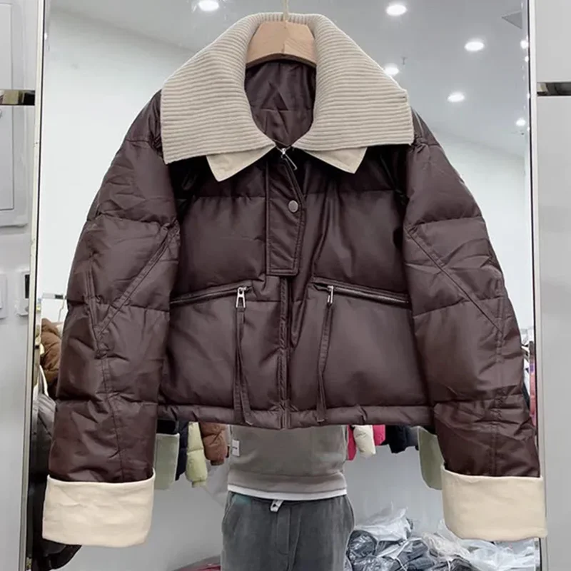 Осень-зима 2026, новое модное стеганое пальто, женские парки средней длины, одежда с карманами, стеганая кожаная куртка на талии, женское пальто
Осень-зима 2026, новое модное стеганое пальто, женские парки средней длины, одежда с карманами, стеганая кожаная куртка на талии, женское пальто