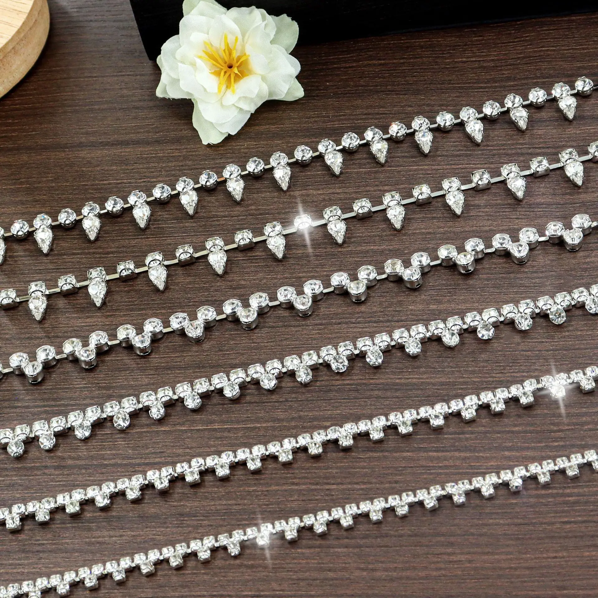 T-Shaped Rhinestone Claw Chain for DIY Clothing Accessories, Shoe & Bag Embellishments and Crystal Jewelry Supplies
T-Shaped Rhinestone Claw Chain for DIY Clothing Accessories, Shoe & Bag Embellishments and Crystal Jewelry Supplies