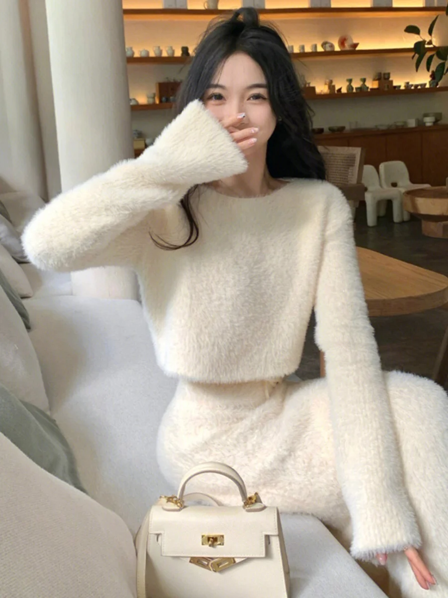 Soft Mink Knitted Sweater Set Women's Autumn Winter Fashion Half Skirt Two Piece Set round Neck Long Sleeve Overhead
Soft Mink Knitted Sweater Set Women's Autumn Winter Fashion Half Skirt Two Piece Set round Neck Long Sleeve Overhead