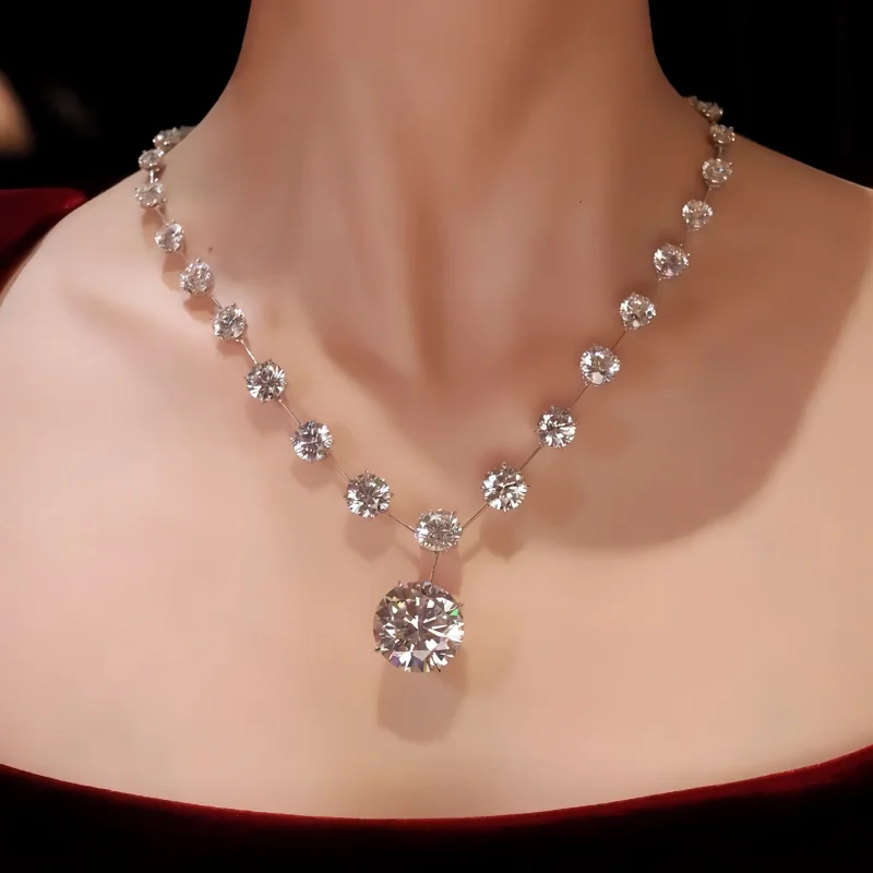 BELLUX Official Design: 925 Silver Synthetic Zircon White Four Claw Full Diamond Sparkling Simple Necklace
BELLUX Official Design: 925 Silver Synthetic Zircon White Four Claw Full Diamond Sparkling Simple Necklace