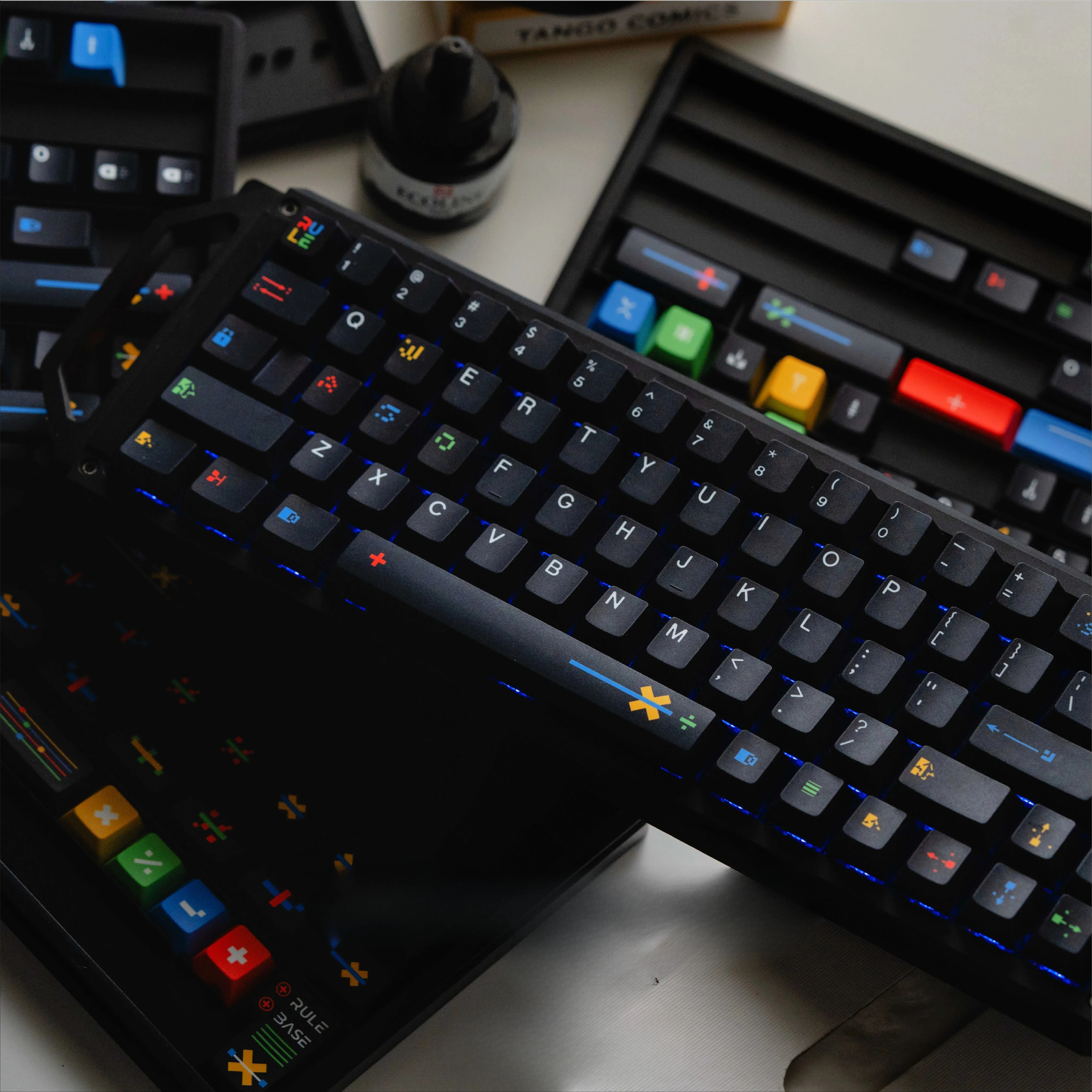 Закон, положительная черная сублимация PBT1.7, оригинальная колпачок с высокой механической магнитной осью, ночная убийца демонов
Закон, положительная черная сублимация PBT1.7, оригинальная колпачок с высокой механической магнитной осью, ночная убийца демонов