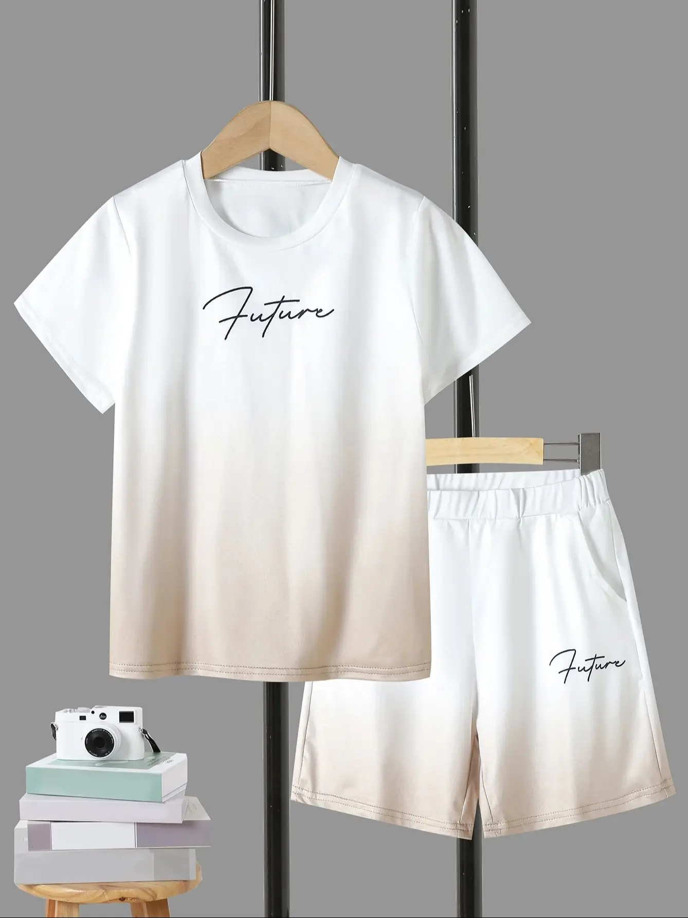 2-piece boys' khaki gradient round neck breathable thin T-shirt with skin-friendly breathable shorts
2-piece boys' khaki gradient round neck breathable thin T-shirt with skin-friendly breathable shorts