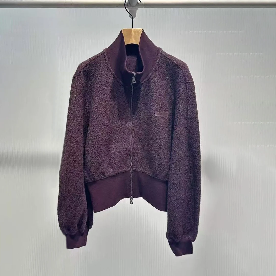 Высококачественный женский вязаный топ на молнии Jaet ort, повседневный свитер с воротником-стойкой, непринужденный трикотаж для осеннего сезона
Высококачественный женский вязаный топ на молнии Jaet ort, повседневный свитер с воротником-стойкой, непринужденный трикотаж для осеннего сезона