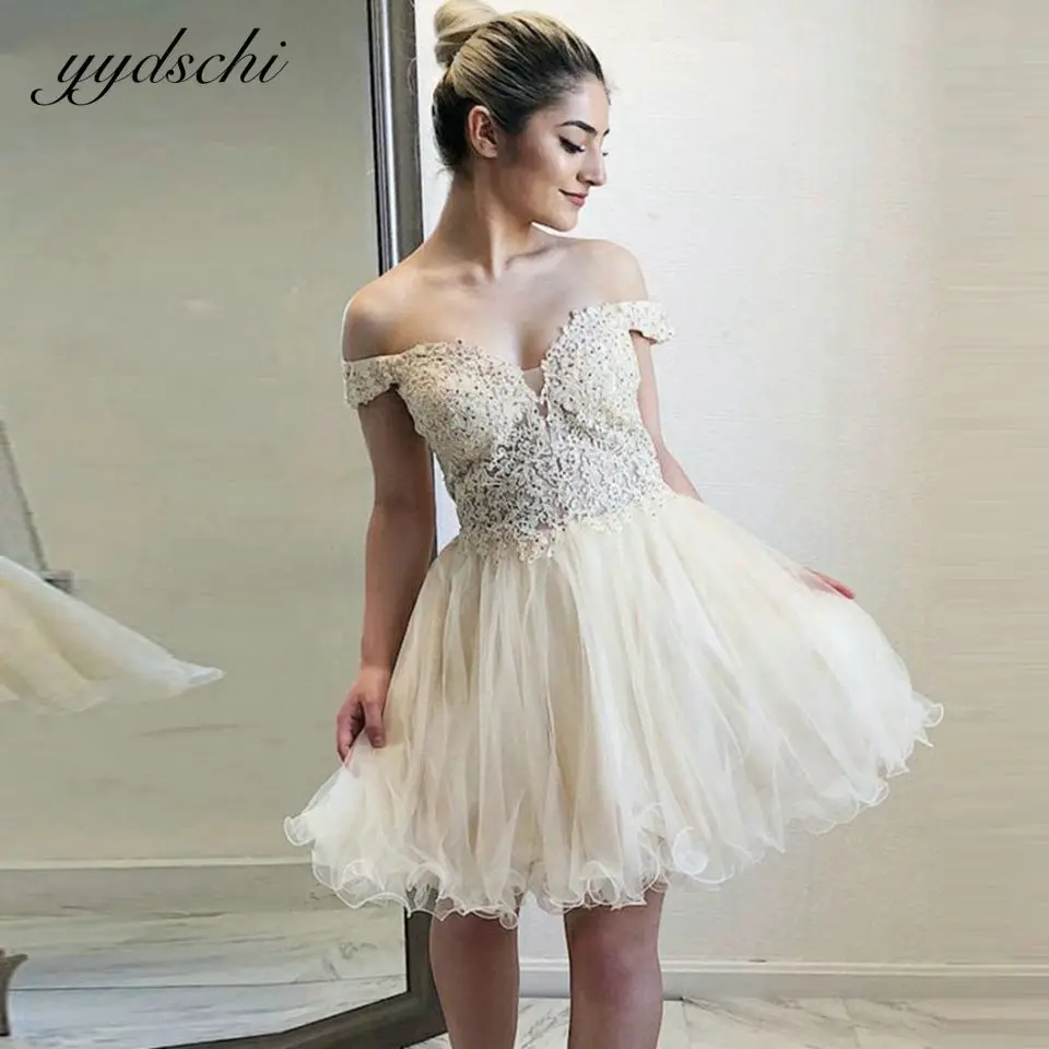 White Off The Shoulder Elegant Homecoming Dresses 2023 Sweetheart Short Sleeveless A-Line Lace Cocktail Graduation Dress
White Off The Shoulder Elegant Homecoming Dresses 2023 Sweetheart Short Sleeveless A-Line Lace Cocktail Graduation Dress