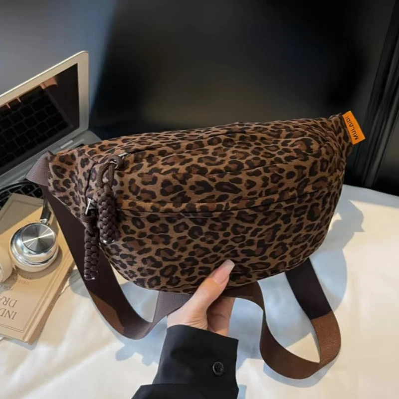 Women's Leopard Print Chest Bag, Autumn/Winter Fashion Crossbody Bag, Trendy Sporty Multifunctional Waist Bag Waist Packs bolsa
Women's Leopard Print Chest Bag, Autumn/Winter Fashion Crossbody Bag, Trendy Sporty Multifunctional Waist Bag Waist Packs bolsa