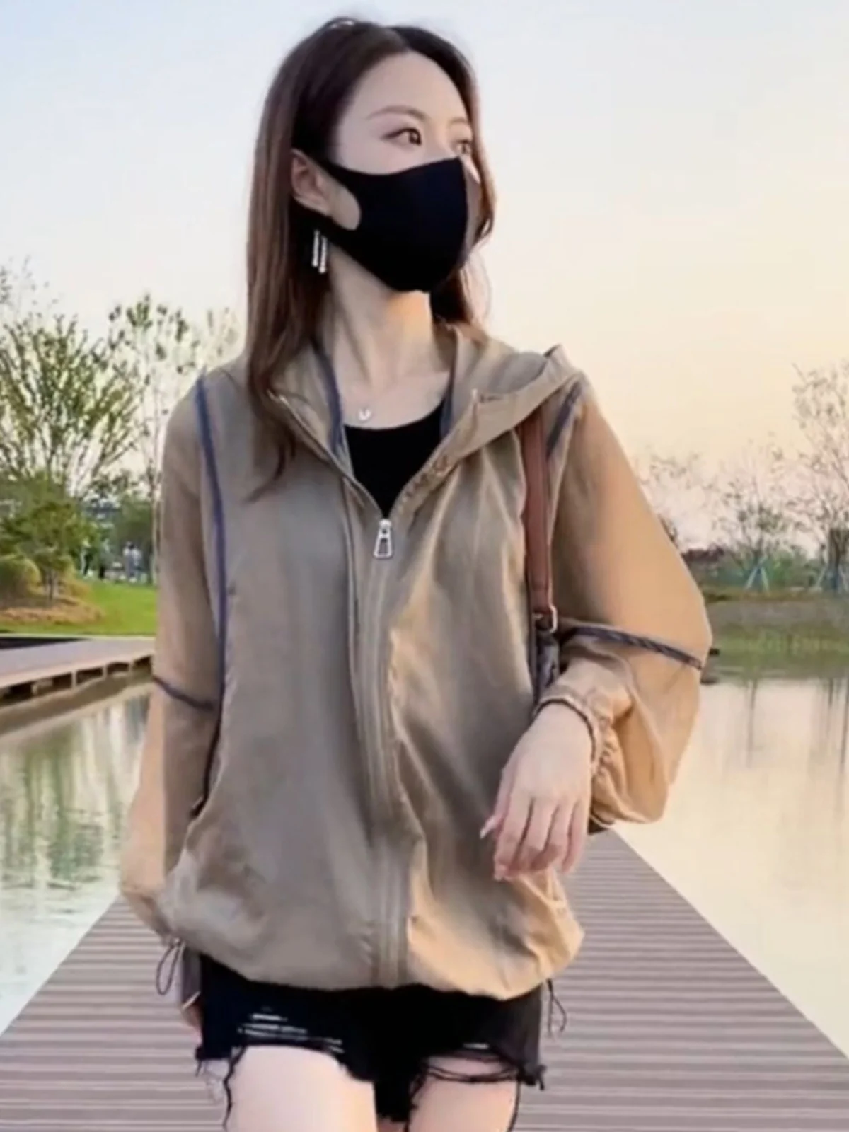 New 2025 Women's Ice Silk Breathable Sun Protection Clothing Hooded Open Cardigan Thin Outerwear Korean Style Commute Wind
New 2025 Women's Ice Silk Breathable Sun Protection Clothing Hooded Open Cardigan Thin Outerwear Korean Style Commute Wind