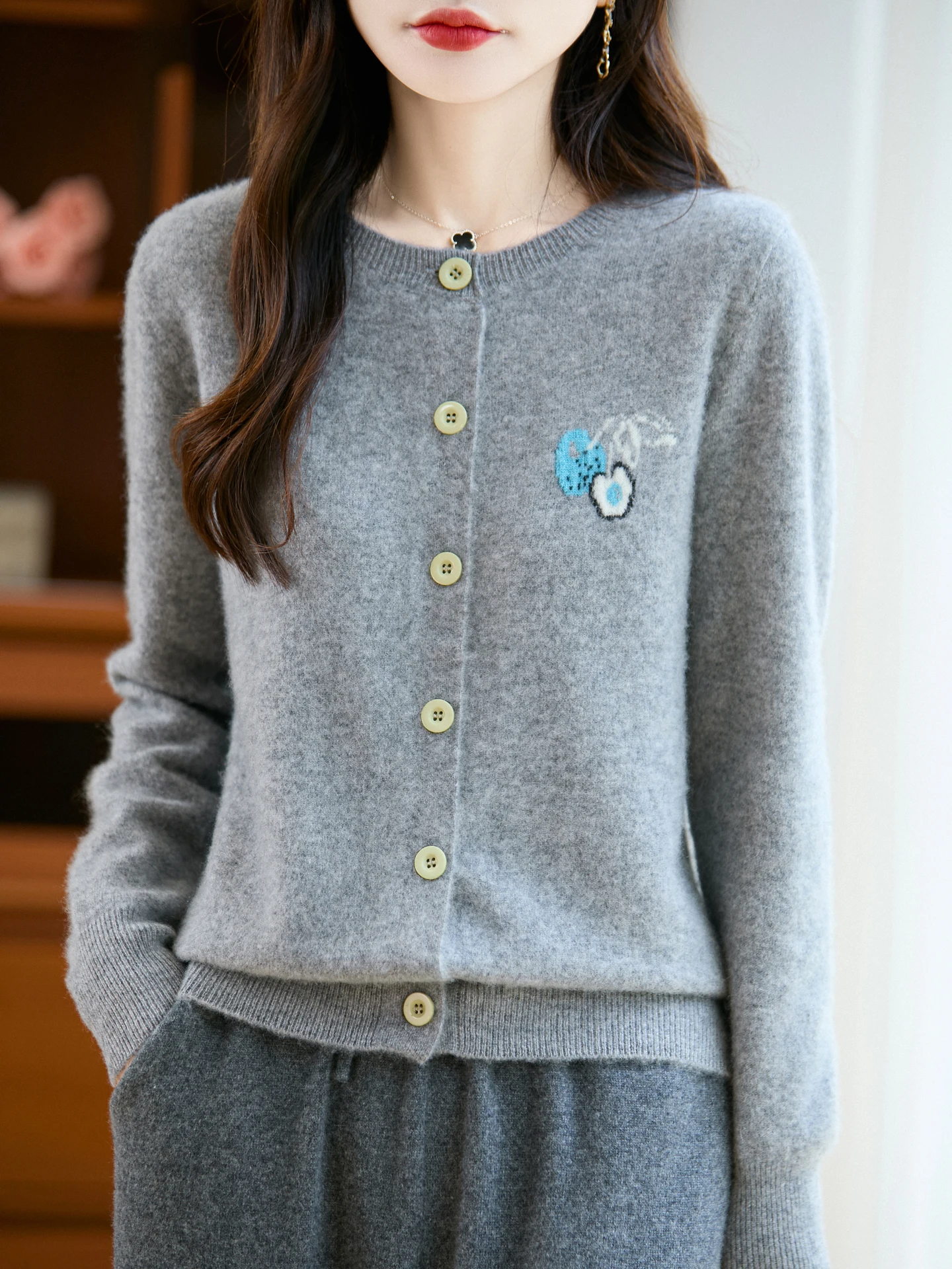 TLOML Women's O-neck Wool Cardigan Basic Solid Long Sleeve Cashmere Sweater 100% Merino Wool Knitwear Spring Autumn Female Tops
TLOML Women's O-neck Wool Cardigan Basic Solid Long Sleeve Cashmere Sweater 100% Merino Wool Knitwear Spring Autumn Female Tops