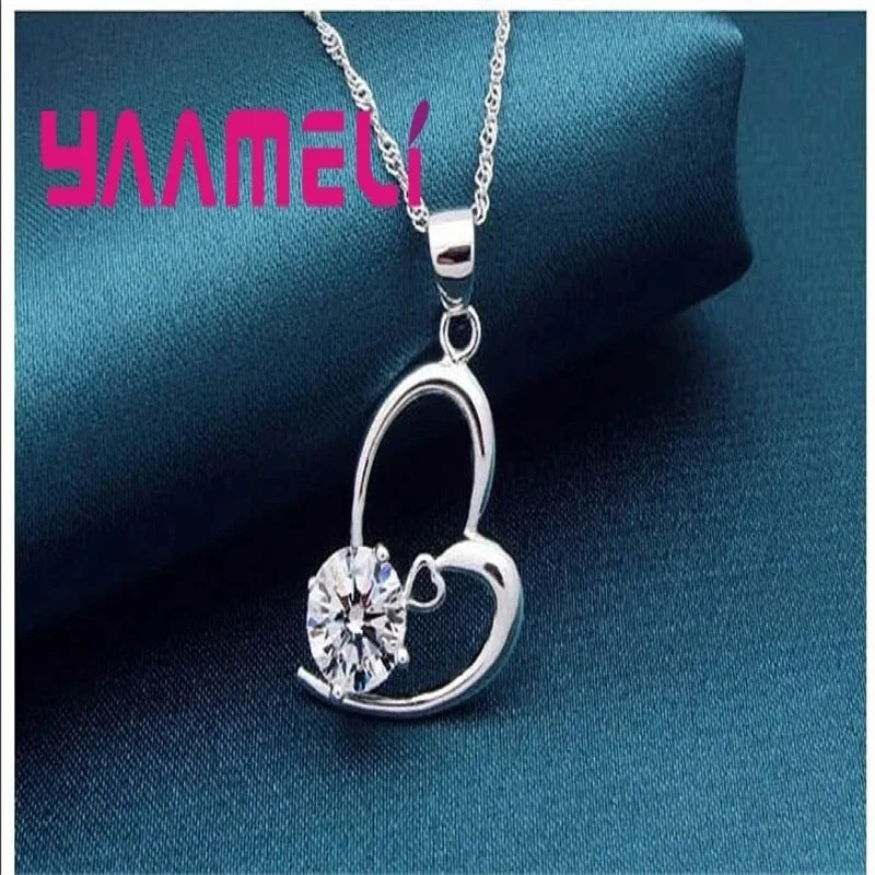 Романтический комплект из стерлингового серебра 925 пробы с сердцем и кристаллами циркона, кулон, ожерелье, серьги для женщин, ювелирные изделия для свадебной вечеринки, подарок
Романтический комплект из стерлингового серебра 925 пробы с сердцем и кристаллами циркона, кулон, ожерелье, серьги для женщин, ювелирные изделия для свадебной вечеринки, подарок