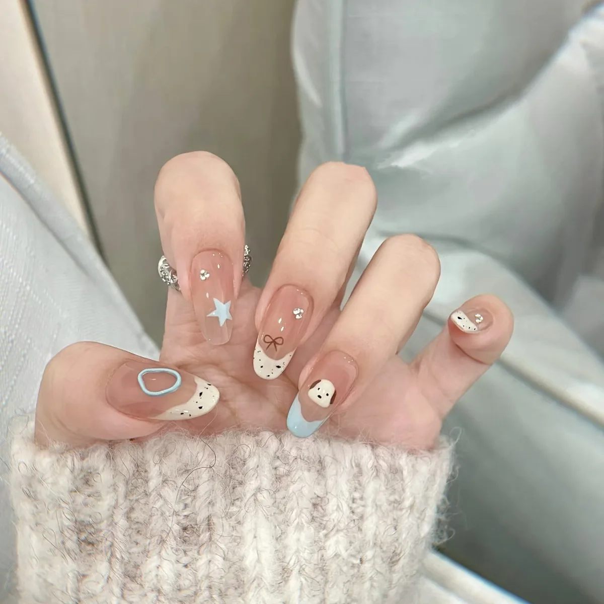 10PCS Cute Cartoon Dog Patterns Short Oval Press on Nails Cream Graffiti Bow French Handmade Sweet Fake Nails Wearable Nail Tips
10PCS Cute Cartoon Dog Patterns Short Oval Press on Nails Cream Graffiti Bow French Handmade Sweet Fake Nails Wearable Nail Tips