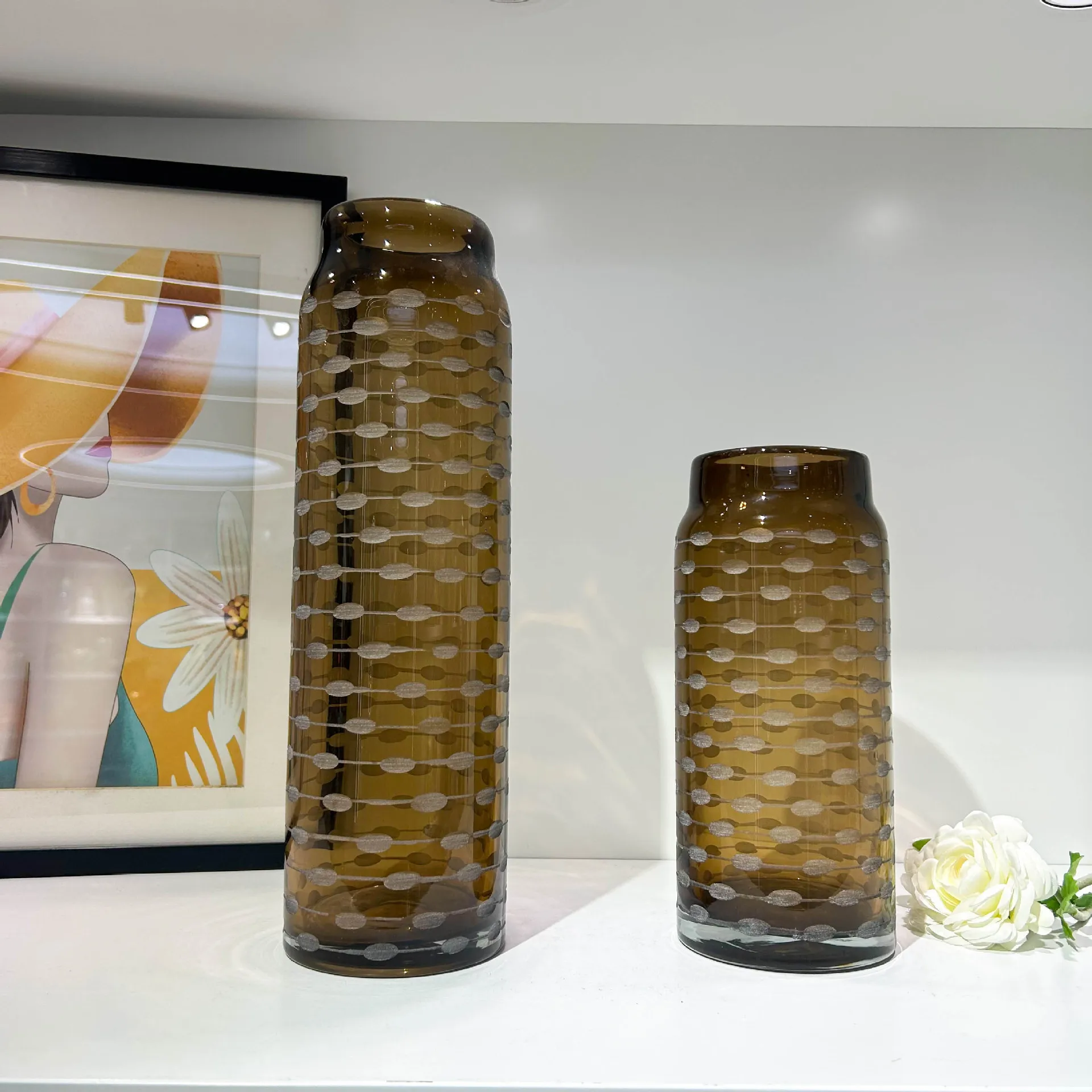 American light luxury style handmade coffee color straight carved vase home soft decoration office model room high-end ornaments
American light luxury style handmade coffee color straight carved vase home soft decoration office model room high-end ornaments