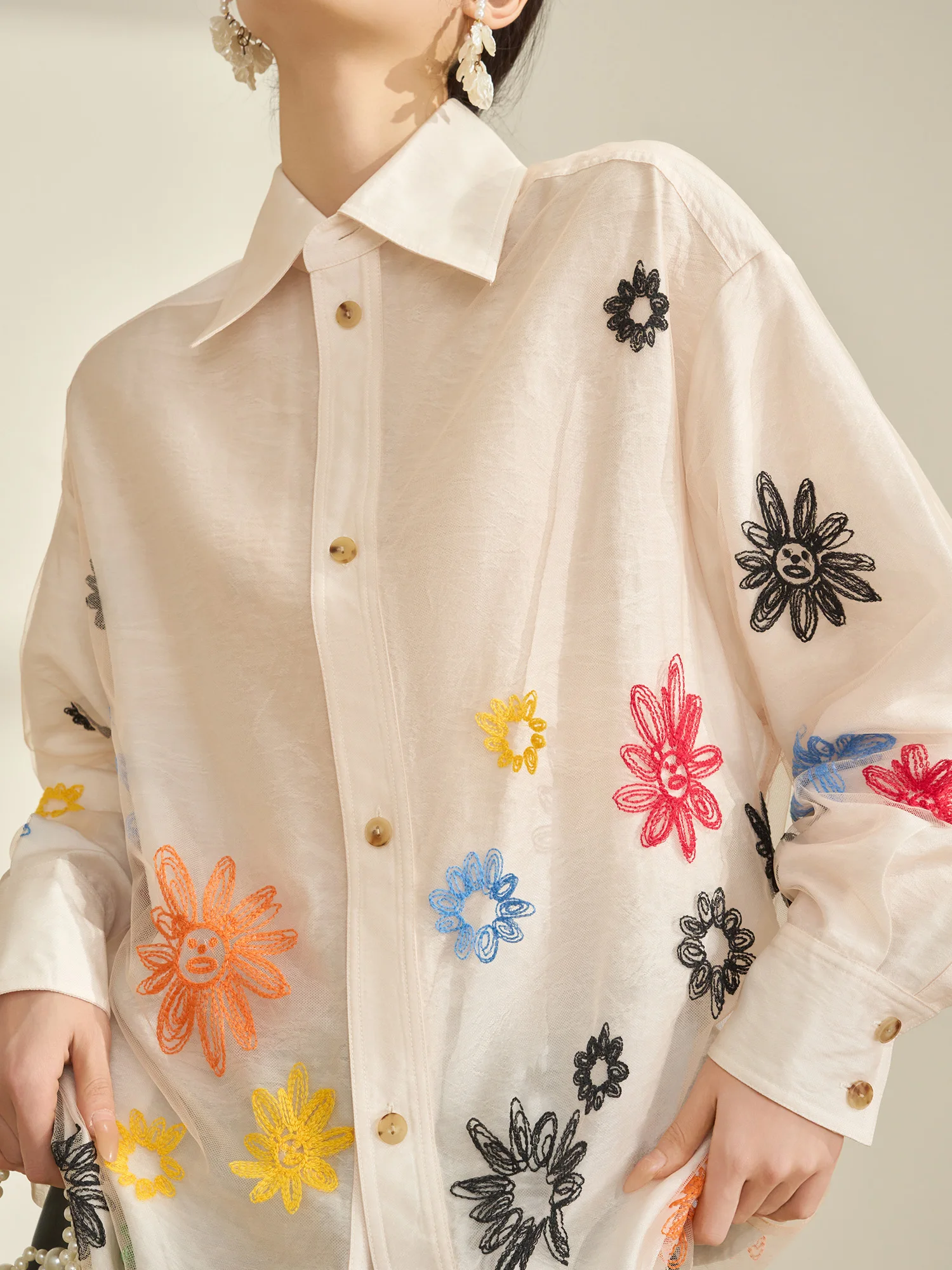 Шелковая блузка Flowing Era Spring 2026 с двойным слоем и вышивкой цветочным узором, уникальная, красивая, для повседневной носки, свободного кроя, с длинными рукавами
Шелковая блузка Flowing Era Spring 2026 с двойным слоем и вышивкой цветочным узором, уникальная, красивая, для повседневной носки, свободного кроя, с длинными рукавами