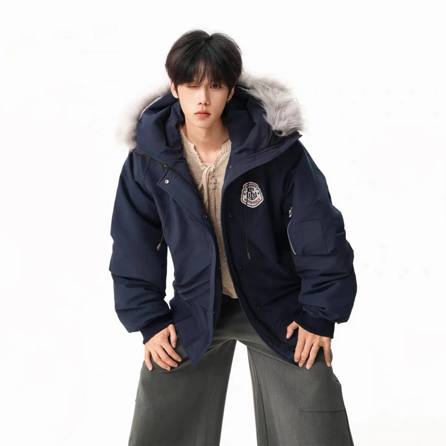 Хлопковая куртка American Sle Thiened с меховым воротником для мужчин и женщин, теплая зимняя верхняя одежда свободного покроя для пар
Хлопковая куртка American Sle Thiened с меховым воротником для мужчин и женщин, теплая зимняя верхняя одежда свободного покроя для пар