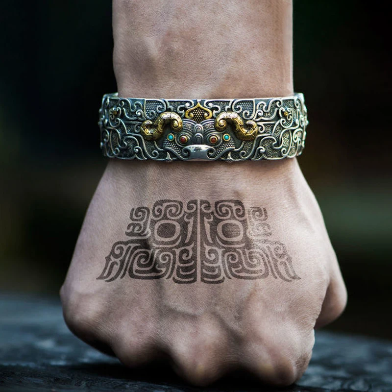 Exquisite Carved Mythical Wild Animal Retro Open-End Bracelet Men's Twist Armband Cuff Bracelet Trend Domineering Jewelry Gift
Exquisite Carved Mythical Wild Animal Retro Open-End Bracelet Men's Twist Armband Cuff Bracelet Trend Domineering Jewelry Gift