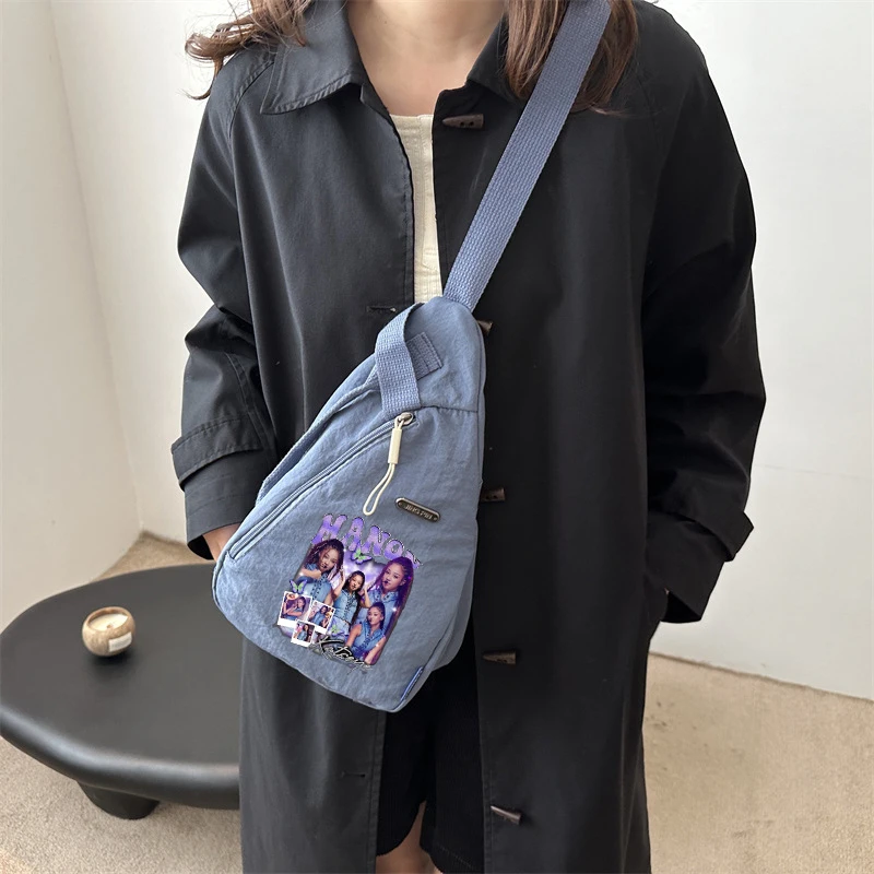 Модная сумка через плечо K POP K-KATSEYE для девочек, милые нагрудные сумки большой вместимости, портативная женская сумка через плечо для туризма, сумка в подарок
Модная сумка через плечо K POP K-KATSEYE для девочек, милые нагрудные сумки большой вместимости, портативная женская сумка через плечо для туризма, сумка в подарок