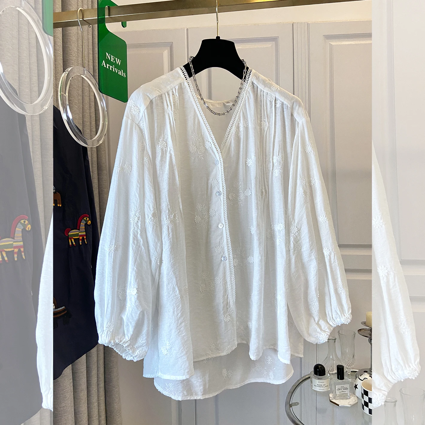 SuperAen 2026 Spring and Summer New Design Embroidered Sunscreen Shirt Sweet Oversize White Fashion Casual Shirts
SuperAen 2026 Spring and Summer New Design Embroidered Sunscreen Shirt Sweet Oversize White Fashion Casual Shirts