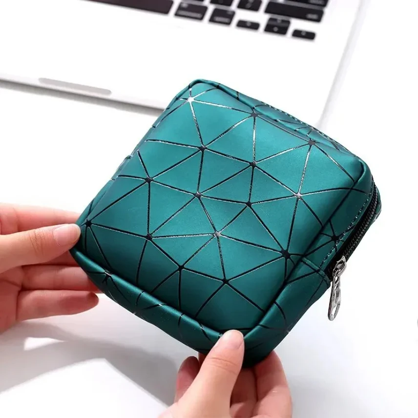 Ins Hot Sales Mini Waterproof PU Leather Cosmetic Bag with Compartments Portable Lipstick Make up Small Bags
Ins Hot Sales Mini Waterproof PU Leather Cosmetic Bag with Compartments Portable Lipstick Make up Small Bags