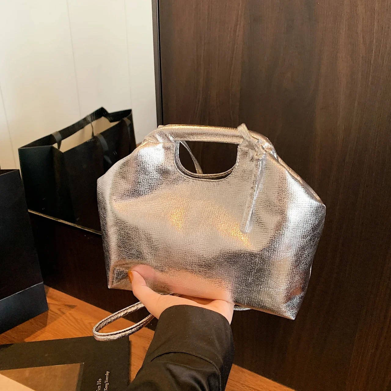 Small Luxury Design Women's Soft PU Leather Gold Silver Cloud Hobo Bag Elegant Dressy Handbag Fashion Party Clutch Purse
Small Luxury Design Women's Soft PU Leather Gold Silver Cloud Hobo Bag Elegant Dressy Handbag Fashion Party Clutch Purse