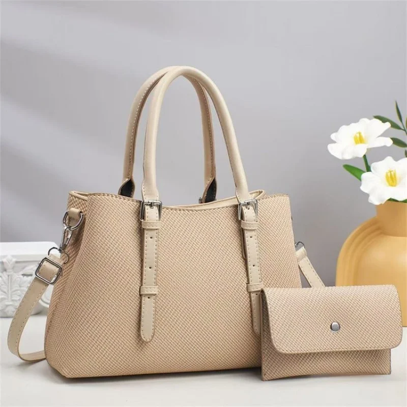 Шикарная минималистичная повседневная кожаная сумка через плечо с однотонным цветом, большая вместимость, модный стиль для женщин, повседневный покупатель
Шикарная минималистичная повседневная кожаная сумка через плечо с однотонным цветом, большая вместимость, модный стиль для женщин, повседневный покупатель