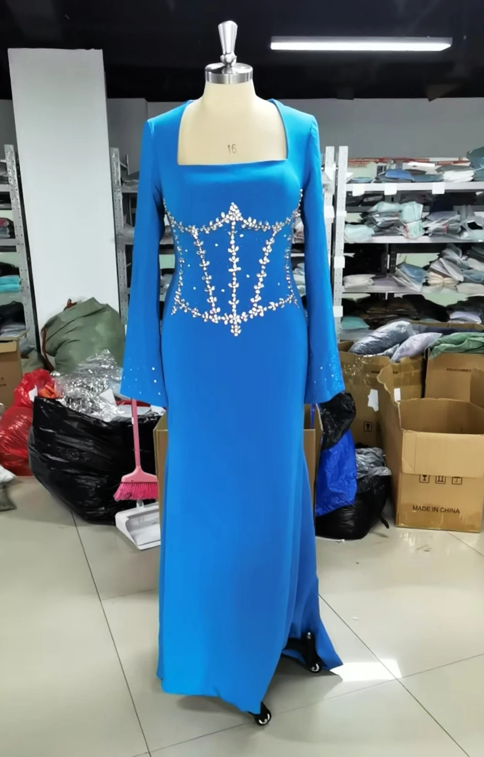 Oisslec Dress Elegant Vintage Sweet Blue Crystal Beads Backless Customize Formal Occasion Prom Dress Evening Party Gowns
Oisslec Dress Elegant Vintage Sweet Blue Crystal Beads Backless Customize Formal Occasion Prom Dress Evening Party Gowns