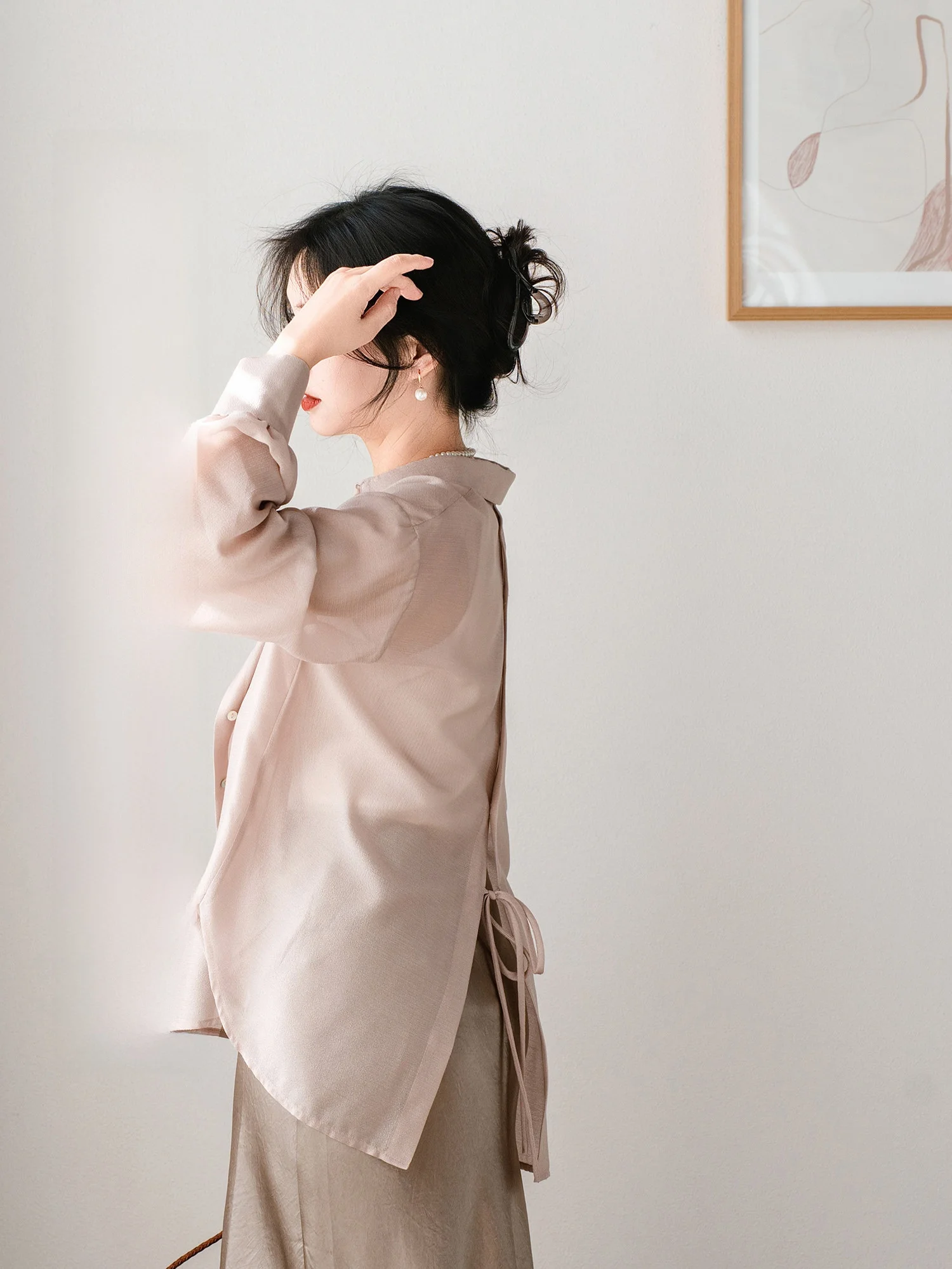 Летняя тонкая женская блузка Apipedr из ацетатного лиоцелла с защитой от солнца, эффектом кондиционирования воздуха и шелковистым блеском, с завязками на талии, простого кроя
Летняя тонкая женская блузка Apipedr из ацетатного лиоцелла с защитой от солнца, эффектом кондиционирования воздуха и шелковистым блеском, с завязками на талии, простого кроя