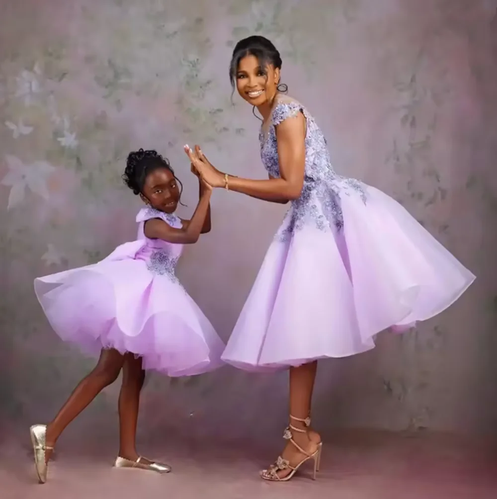 Light Purple Parent-Child Outfits Cute Flower Girl Dresses Lace Applique Knee-Length Gown for Wedding Birthday Party Customized
Light Purple Parent-Child Outfits Cute Flower Girl Dresses Lace Applique Knee-Length Gown for Wedding Birthday Party Customized