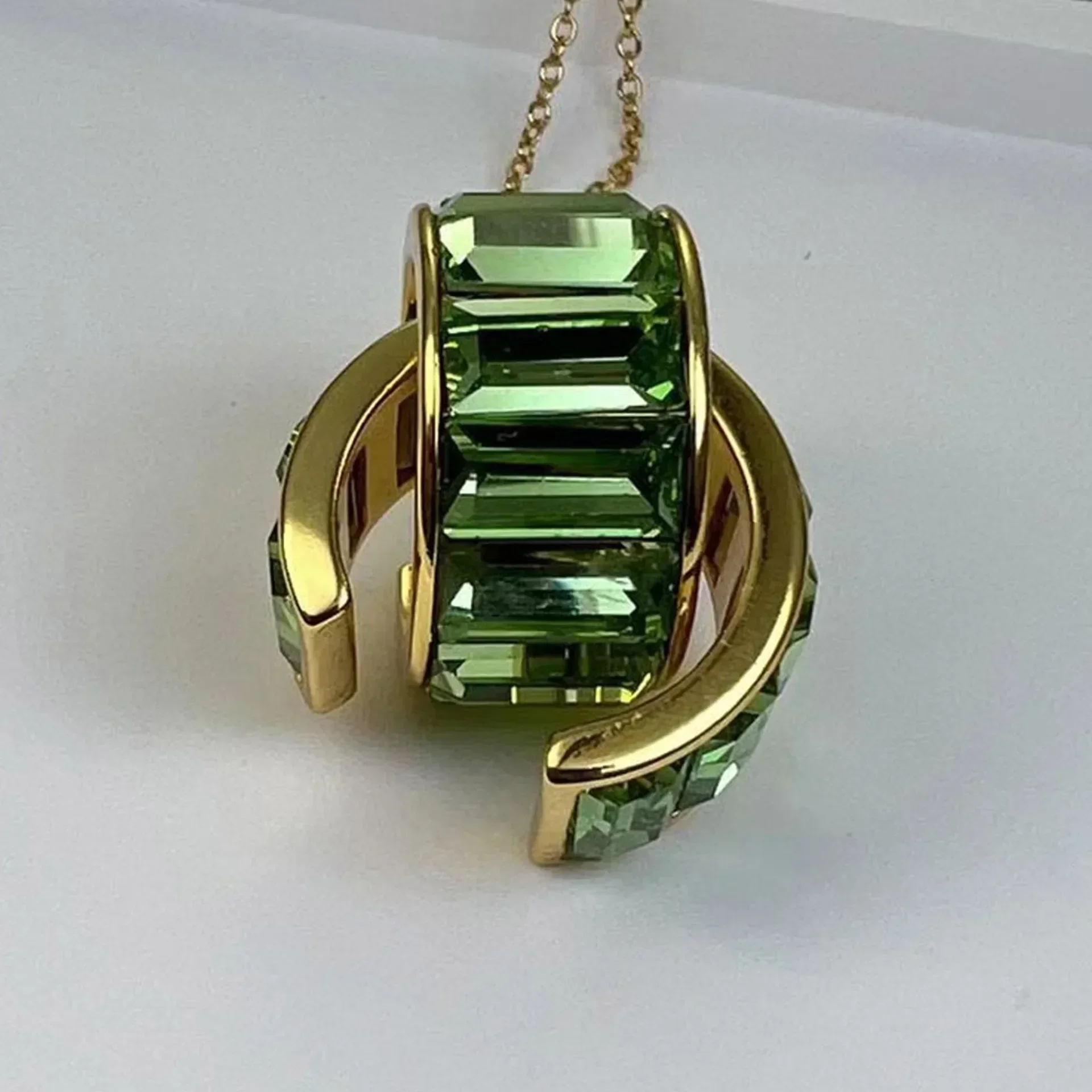 2025 New Trend Eye-Catching Baguette Cut Green Crystal Original Women's Necklace Earrings Bracelet Ring Exquisite Jewelry Set
2025 New Trend Eye-Catching Baguette Cut Green Crystal Original Women's Necklace Earrings Bracelet Ring Exquisite Jewelry Set