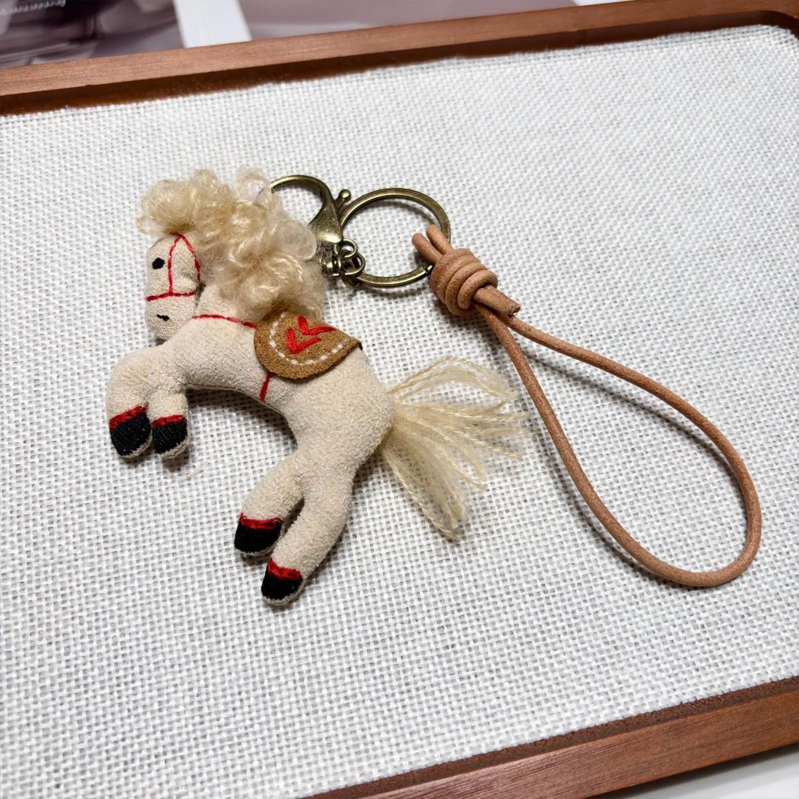 Брелок-подвеска «Счастливая лошадь» к Новому году 2026, милый креативный талисман, для сумок, для женщин и мужчин, праздничный подарок
Брелок-подвеска «Счастливая лошадь» к Новому году 2026, милый креативный талисман, для сумок, для женщин и мужчин, праздничный подарок