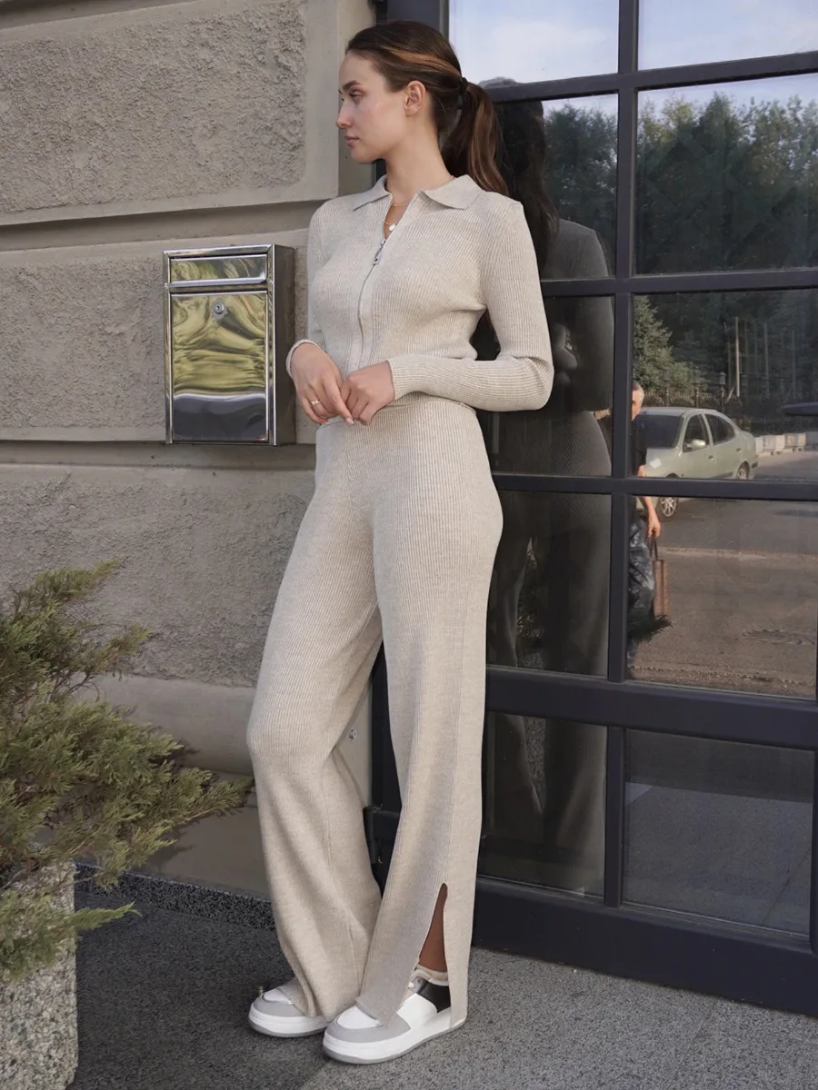 Wolfeel New Women's Short Knit Cardigan Split Hem Wide Leg Pants Set Ribbed Knit Slim Fit Retro Zip Up Autumn Winter Suit
Wolfeel New Women's Short Knit Cardigan Split Hem Wide Leg Pants Set Ribbed Knit Slim Fit Retro Zip Up Autumn Winter Suit