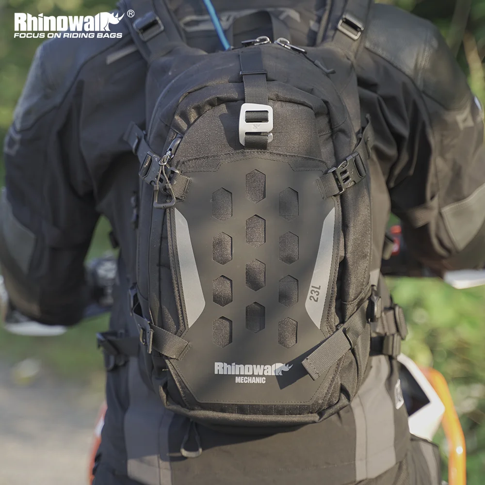 Rhinowalk Motorcycle Backpack Waterproof 23L Outer Helmet Hanging Bag 14" Laptop Bag With Raincover Magnetic Buckle For Travel
Rhinowalk Motorcycle Backpack Waterproof 23L Outer Helmet Hanging Bag 14" Laptop Bag With Raincover Magnetic Buckle For Travel