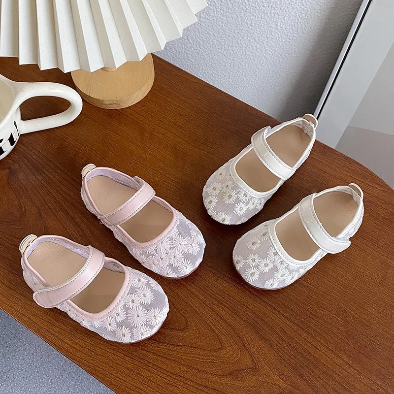 Baby Girls Floral Embroidered Shoes 2026 New Summer Toddler Dress Shoes Soft Sole Classic Princess Girls Party Mary Jane Flats
Baby Girls Floral Embroidered Shoes 2026 New Summer Toddler Dress Shoes Soft Sole Classic Princess Girls Party Mary Jane Flats