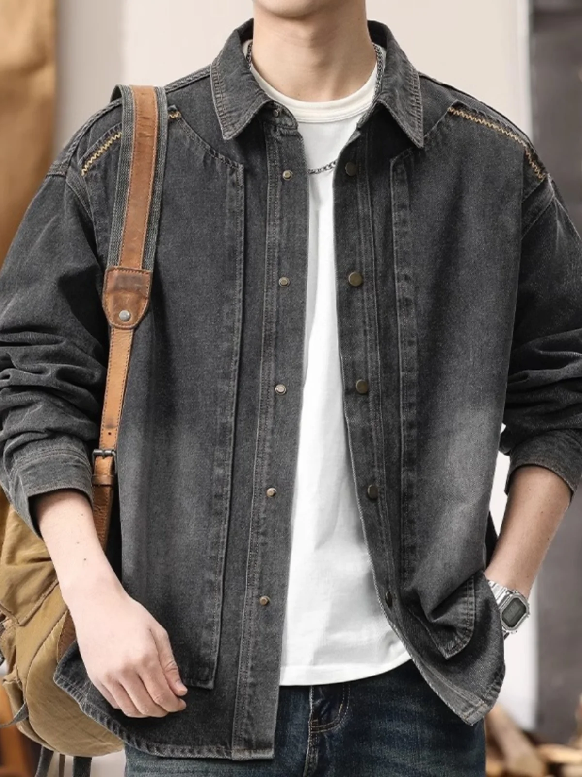 Мужская джинсовая куртка свободного кроя в американском стиле, весна-осень, винтажная, с длинным рукавом, молодежный тренд, с воротником-стойкой
Мужская джинсовая куртка свободного кроя в американском стиле, весна-осень, винтажная, с длинным рукавом, молодежный тренд, с воротником-стойкой