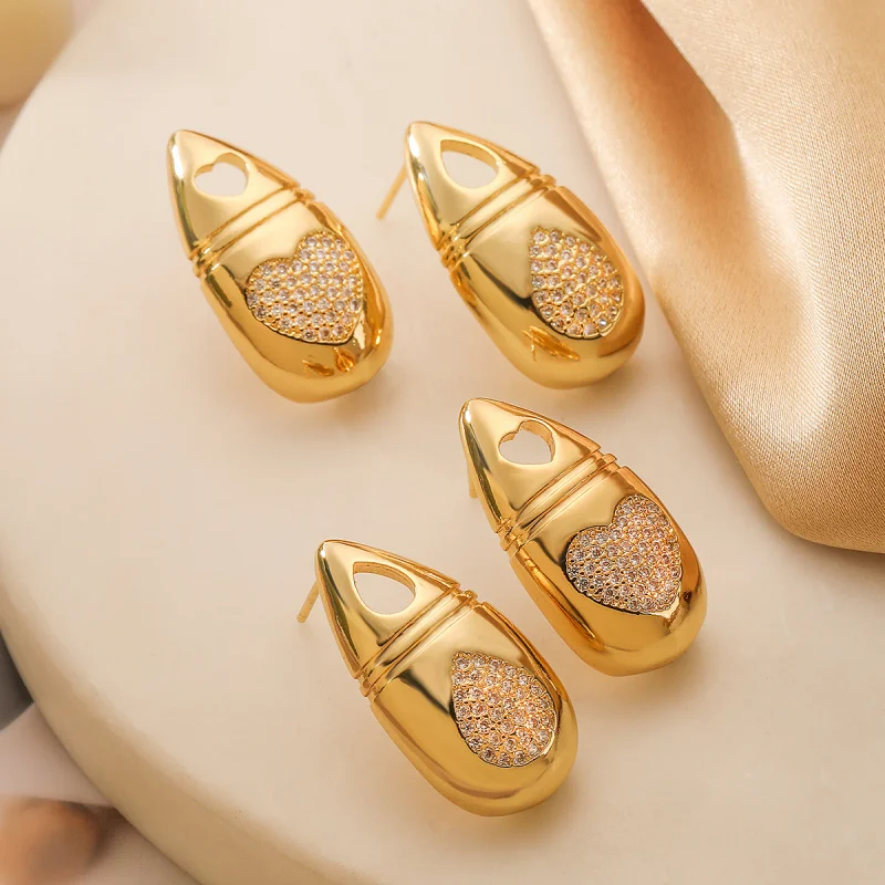 European and American Fashion Light Luxury Copper Plated 18K Gold Zircon Water Drop Earrings for Women Niche Retro Versatile Ear
European and American Fashion Light Luxury Copper Plated 18K Gold Zircon Water Drop Earrings for Women Niche Retro Versatile Ear