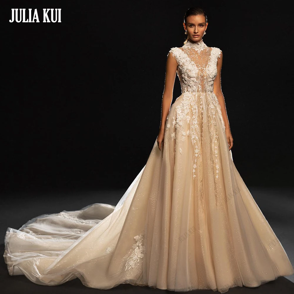 Julia Kui Customize Made New Arrival Champaghe High Collar A-Line Wedding Dresses Beading Pearls Appliques Lace Bridal Gowns
Julia Kui Customize Made New Arrival Champaghe High Collar A-Line Wedding Dresses Beading Pearls Appliques Lace Bridal Gowns