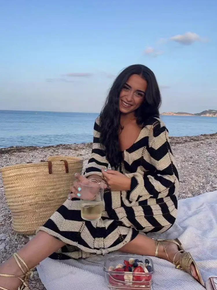 Casual Long Sleeve Knitted Maxi Dress Women U Collar Lace Up Wave Pattern Hollow Out Bodycon Full Sleeve Gown 2025 New Beachwear
Casual Long Sleeve Knitted Maxi Dress Women U Collar Lace Up Wave Pattern Hollow Out Bodycon Full Sleeve Gown 2025 New Beachwear