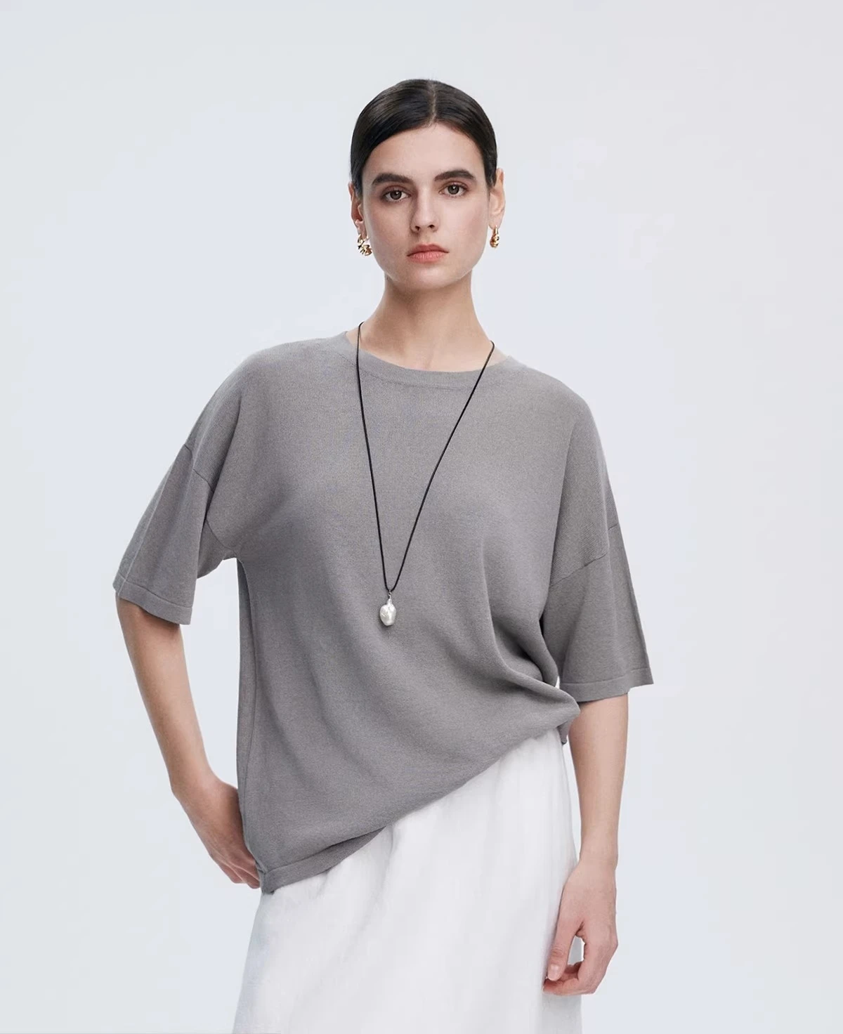 Loose round-neck T-shirt female Spring/Summer 2025 Lyocell cotton off-the-shoulder loose top
Loose round-neck T-shirt female Spring/Summer 2025 Lyocell cotton off-the-shoulder loose top