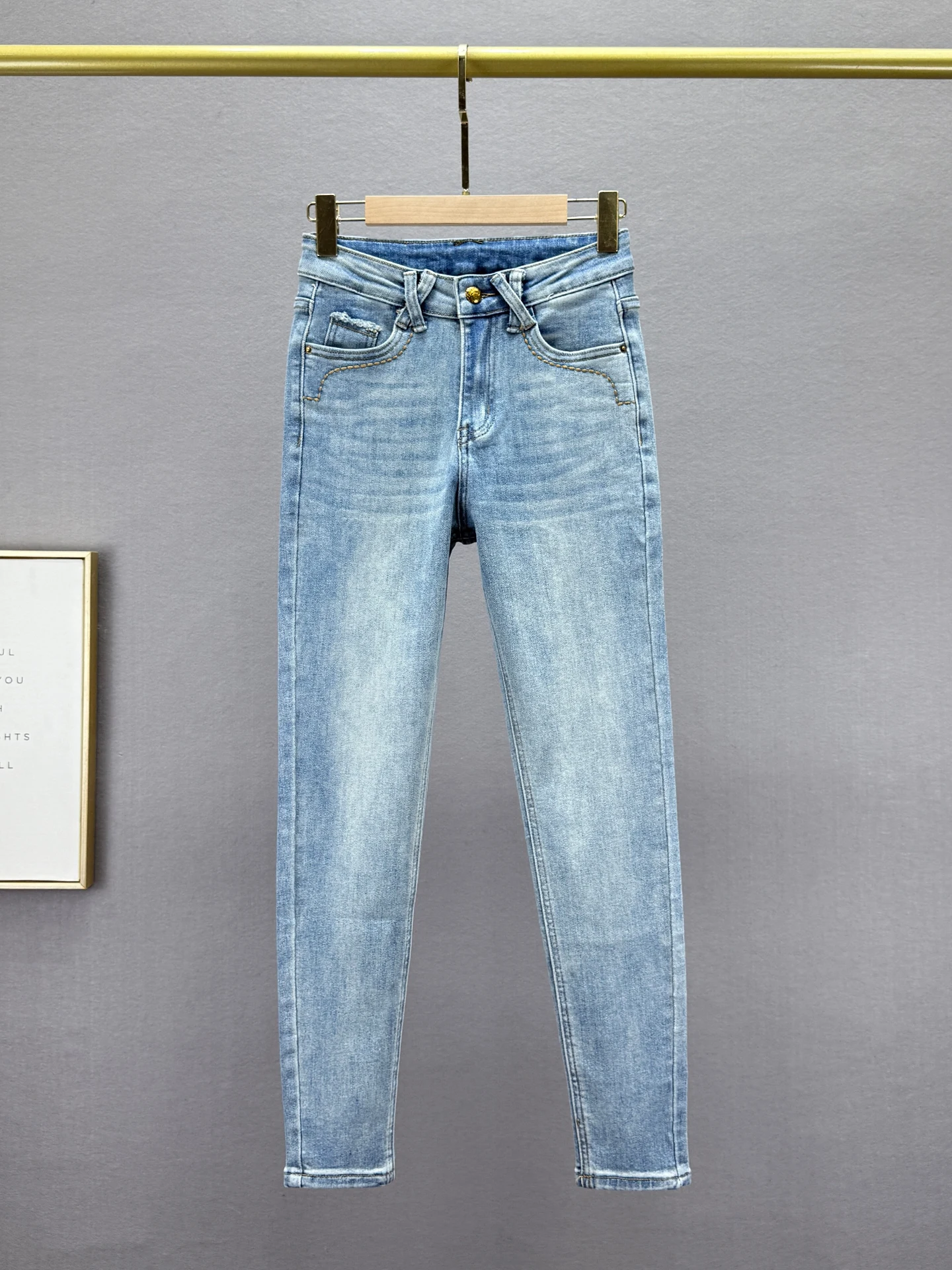 Женские джинсы-капри Slim Fit с высокой талией, весна 2026, новые, эластичные, винтажные, укороченные, синие
Женские джинсы-капри Slim Fit с высокой талией, весна 2026, новые, эластичные, винтажные, укороченные, синие