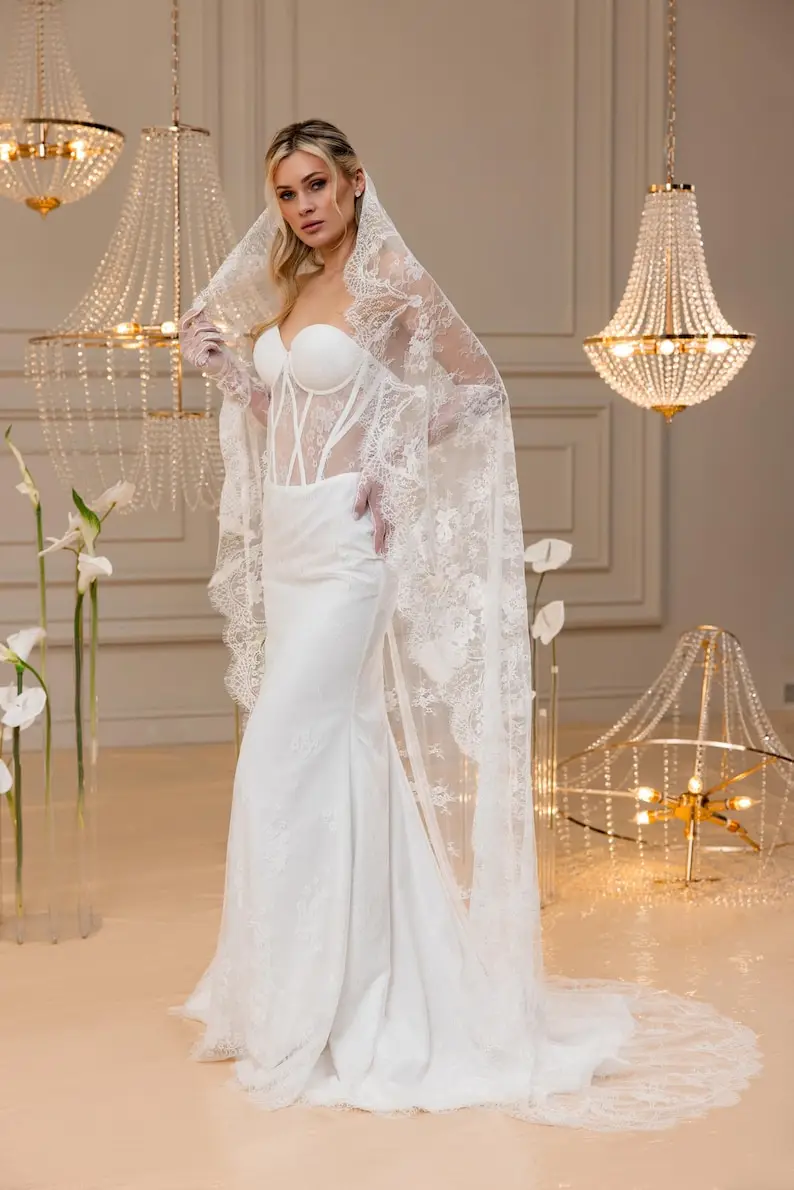 Chantilly Lace Veil Oval Cut with Scalloped Edge Long Bridal Veil Wedding Ceremony Classic Bride Style
Chantilly Lace Veil Oval Cut with Scalloped Edge Long Bridal Veil Wedding Ceremony Classic Bride Style
