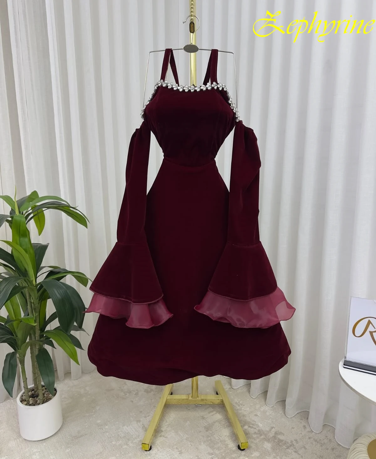 Customized A-Line Boat Neck Cap Sleeve Elegant Formal Evening Dress Delicate Celebrity Gowns Fashion Temperament Party Dress
Customized A-Line Boat Neck Cap Sleeve Elegant Formal Evening Dress Delicate Celebrity Gowns Fashion Temperament Party Dress