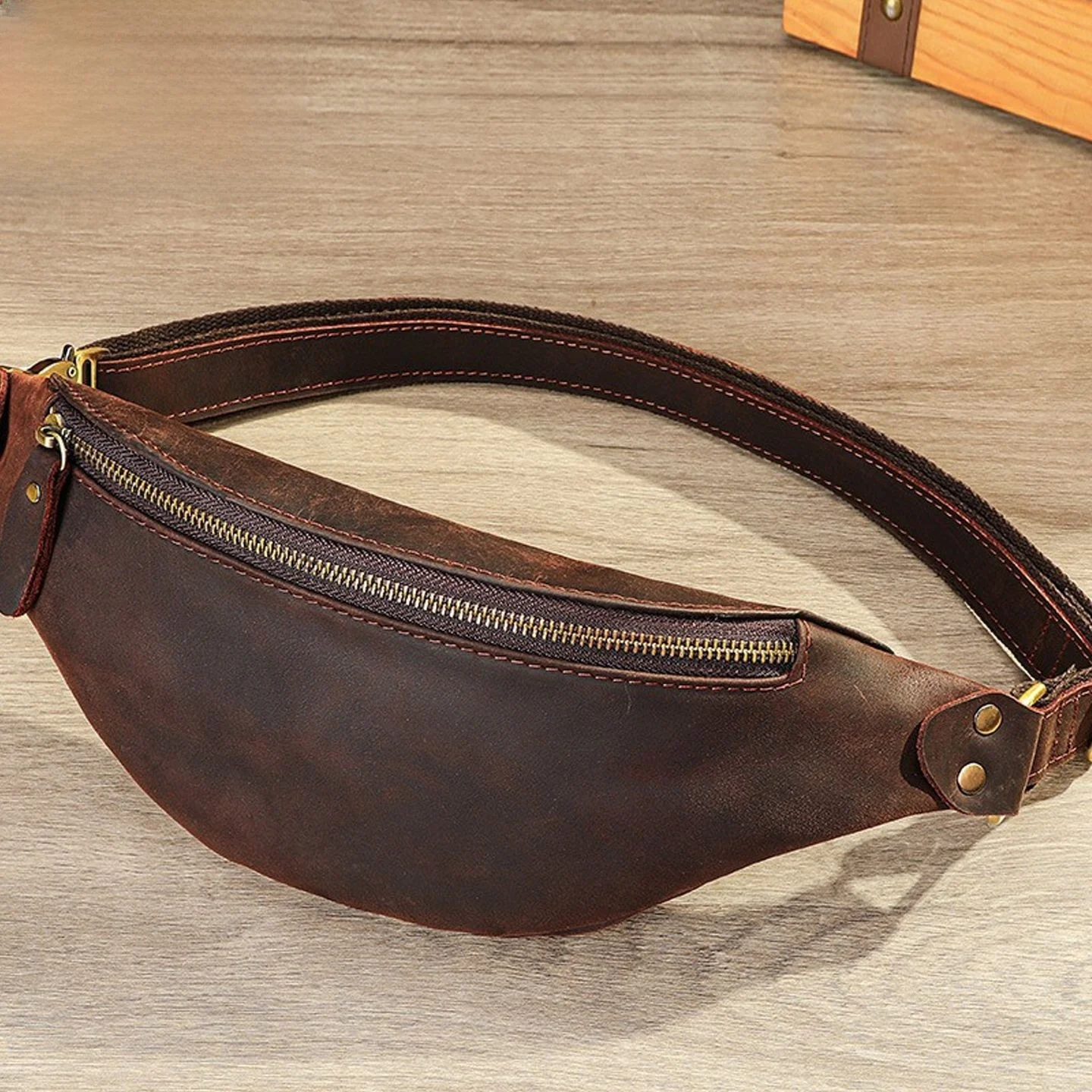 Faionable Masiwei Мужская поясная сумка из натуральной кожи Верхний слой из воловьей кожи Сумка через плечо Спортивная сумка на одно плечо
Faionable Masiwei Мужская поясная сумка из натуральной кожи Верхний слой из воловьей кожи Сумка через плечо Спортивная сумка на одно плечо