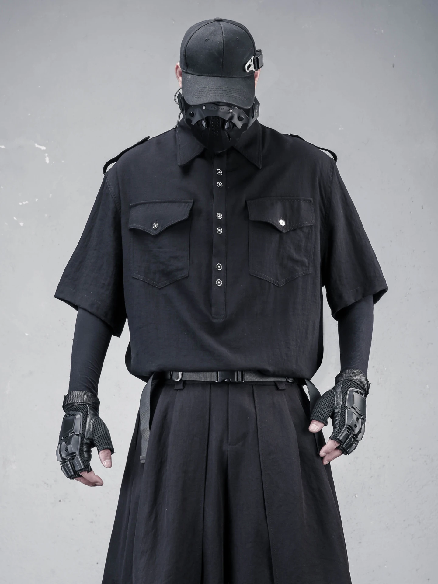 Loose Fit Short Sleeve Men's Shirt Half Open Front Workwear Style Summer Thin Material Dark Functional Fashion Hong Kong Styl...
Loose Fit Short Sleeve Men's Shirt Half Open Front Workwear Style Summer Thin Material Dark Functional Fashion Hong Kong Styl...