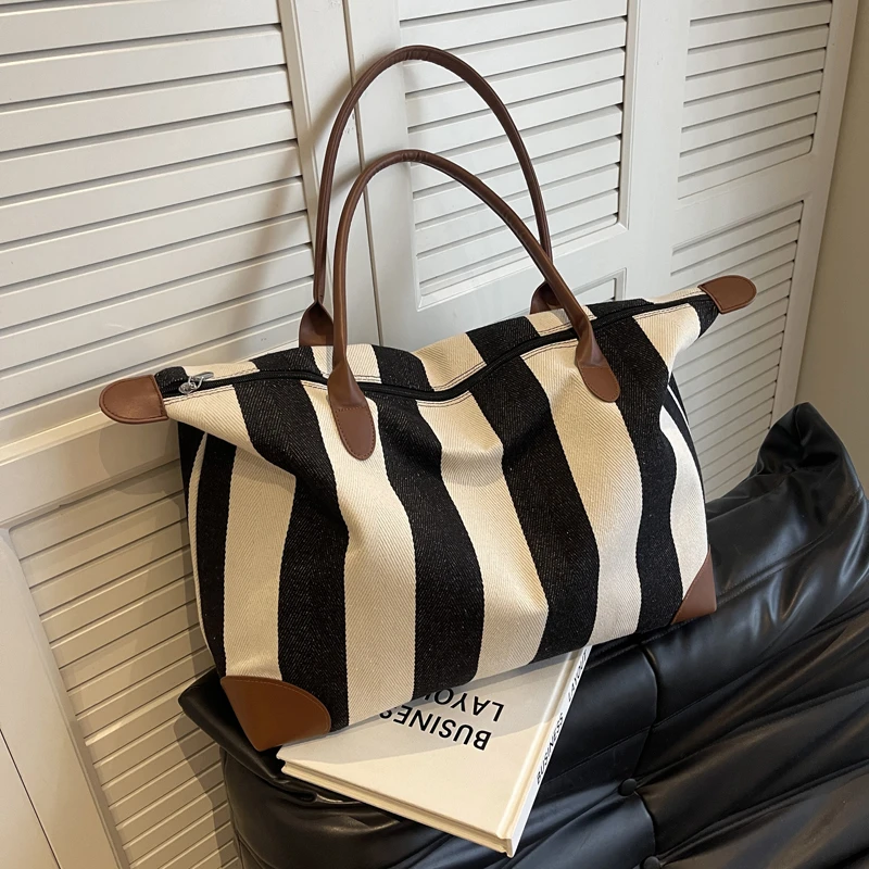 2024 New Travel Bag Fashionable and Simple Shoulder Bag High Quality Large Capacity Tote Bag Canvas Zipper Stripe HOT SALE
2024 New Travel Bag Fashionable and Simple Shoulder Bag High Quality Large Capacity Tote Bag Canvas Zipper Stripe HOT SALE