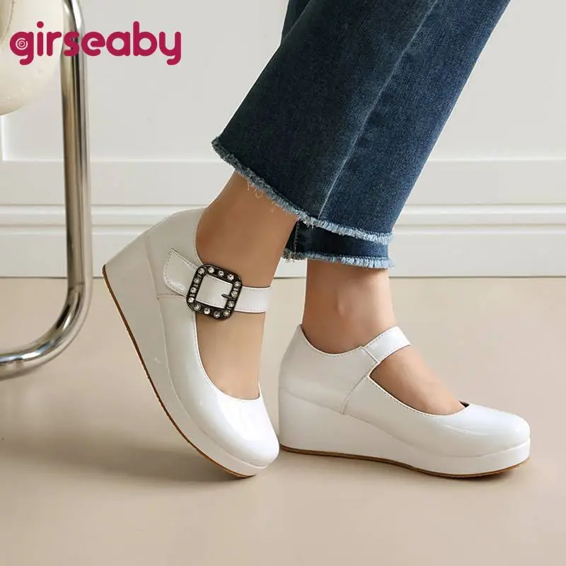 Туфли-лодочки Girseaby Sweet для женщин, с круглым носком, на танкетке 5,5 см, платформа 1,5 см, с пряжкой, большие размеры 34-48, 44, 45, 46, 47, синие, белые, розовые, черные
Туфли-лодочки Girseaby Sweet для женщин, с круглым носком, на танкетке 5,5 см, платформа 1,5 см, с пряжкой, большие размеры 34-48, 44, 45, 46, 47, синие, белые, розовые, черные