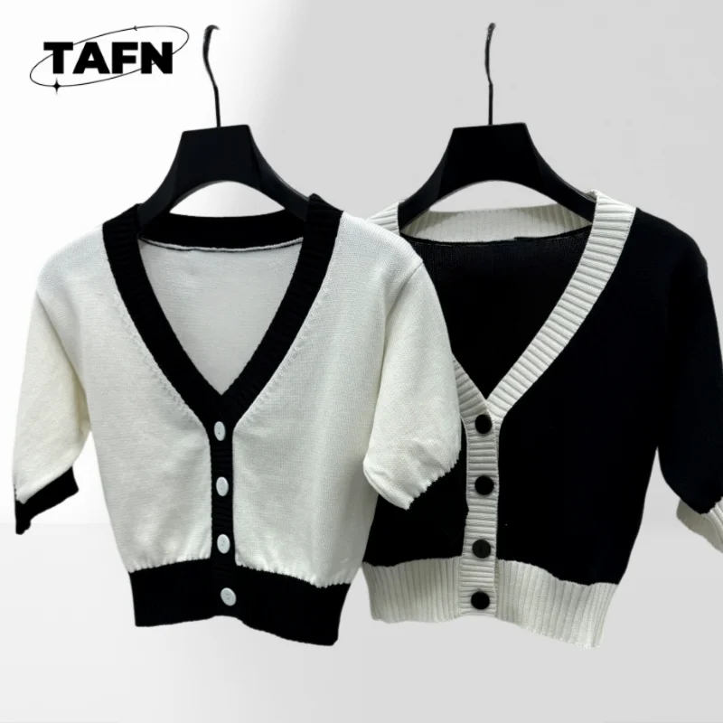 Women's Classic Cashmere Cardigan – Vintage Design for Casual Settings in 2025 Soft and Stylish for Casual Wear AF2631
Women's Classic Cashmere Cardigan – Vintage Design for Casual Settings in 2025 Soft and Stylish for Casual Wear AF2631