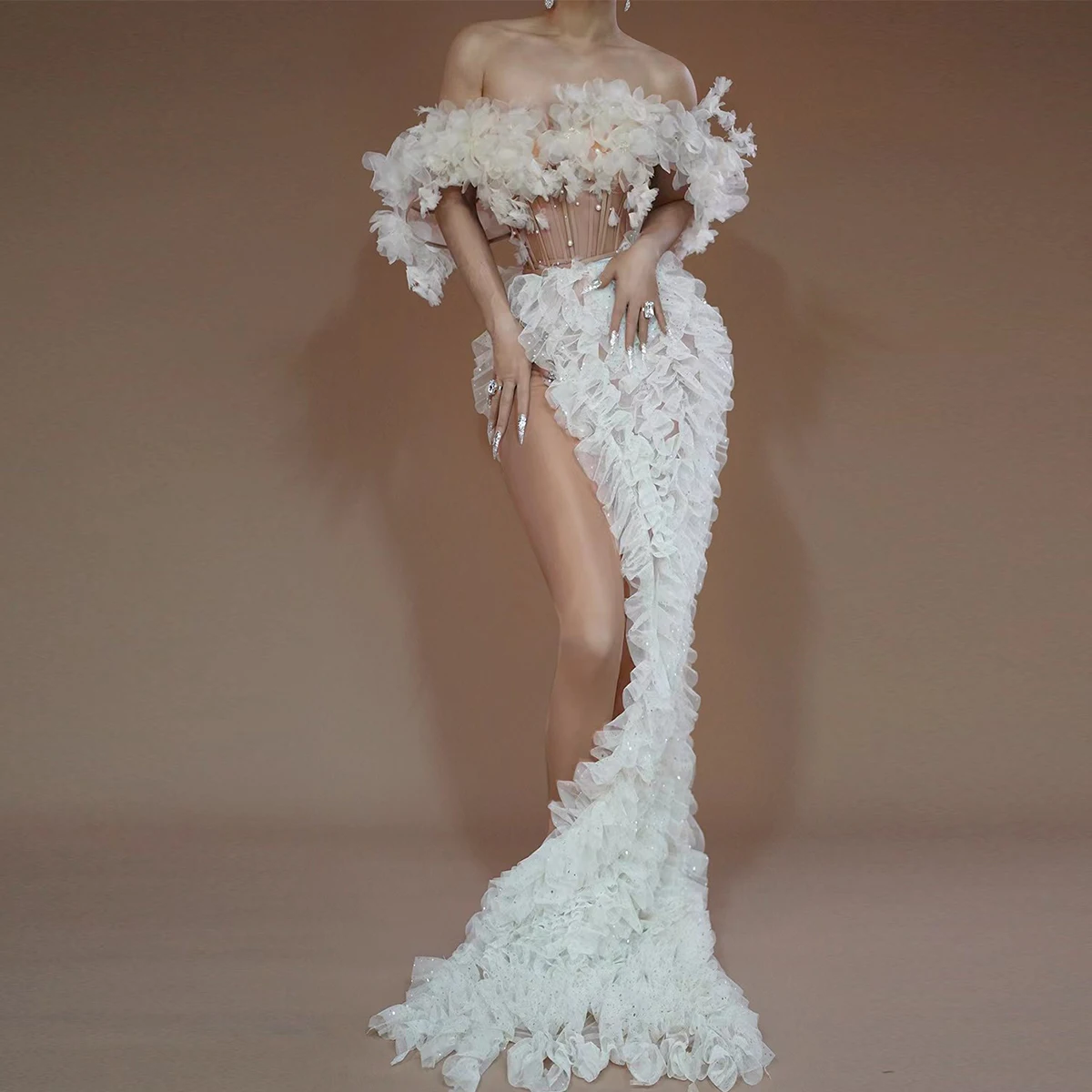 White Rose Bra With High Slit On The Side Floor Skirt For Photography Stage Costume Red Carpet Runway Show Socialite Dress
White Rose Bra With High Slit On The Side Floor Skirt For Photography Stage Costume Red Carpet Runway Show Socialite Dress