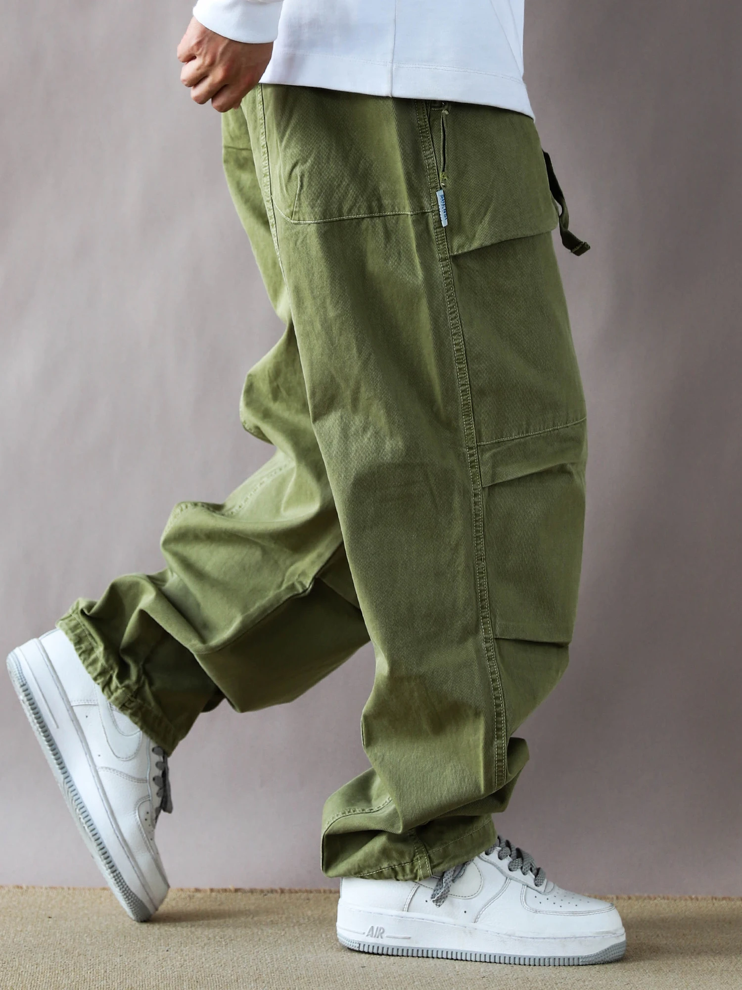 Американские ретро-брюки для мужчин, свободные прямые брюки-карго, повседневные длинные брюки, весна-осень, новинка
Американские ретро-брюки для мужчин, свободные прямые брюки-карго, повседневные длинные брюки, весна-осень, новинка