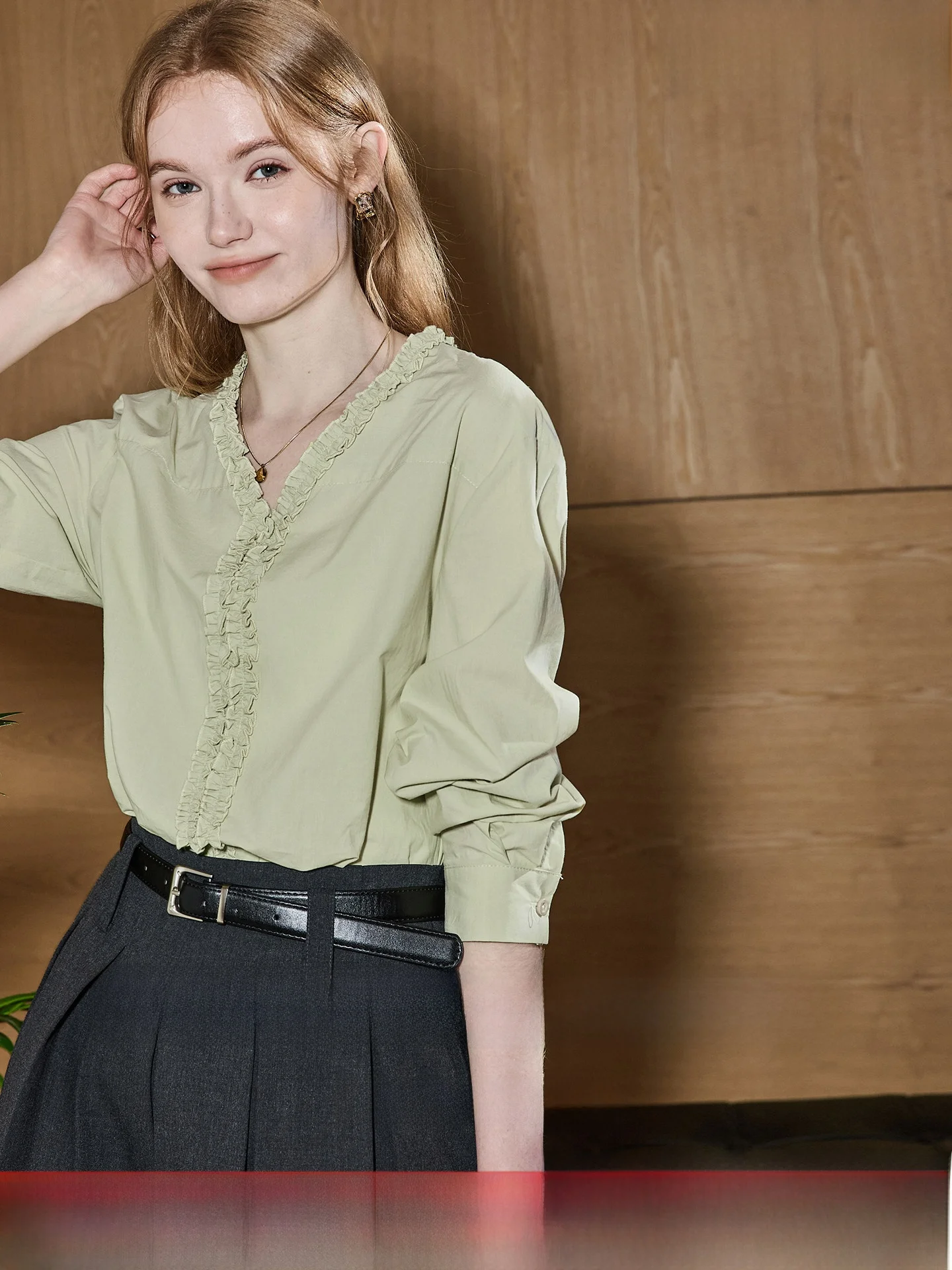 100% Cotton Green Shirt Women's Summer Autumn New Unique Beautiful Pleated Shirt Korean Style Loose Fit V-neck Breathable
100% Cotton Green Shirt Women's Summer Autumn New Unique Beautiful Pleated Shirt Korean Style Loose Fit V-neck Breathable