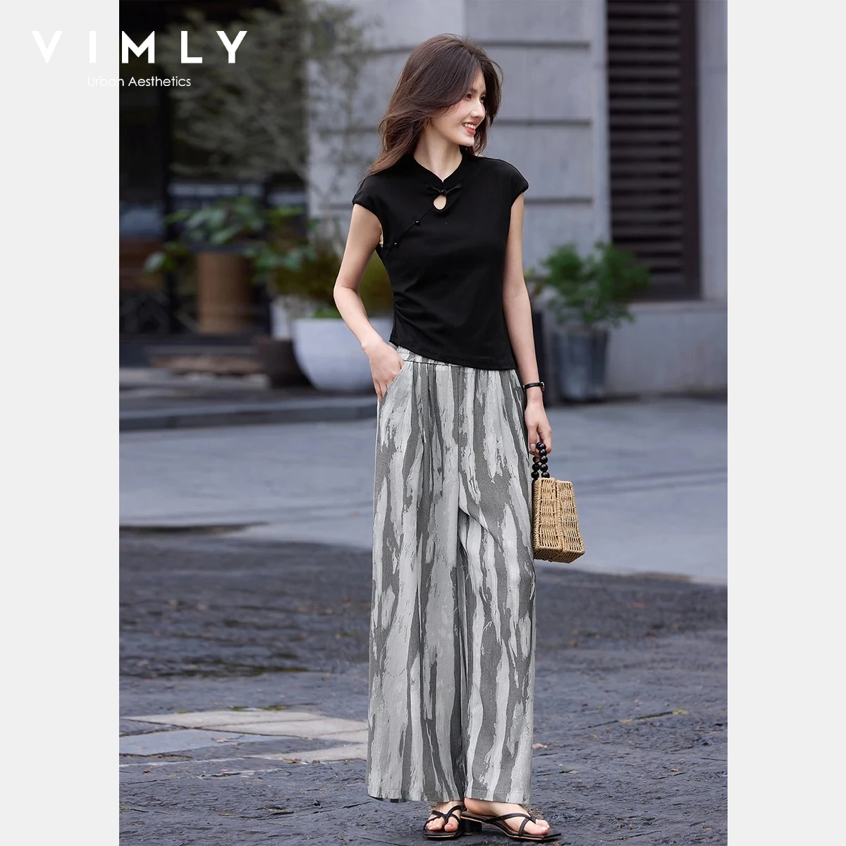 VIMLY Women Summer New Chinese Style Two Piece Set Mandarin Collar Frog Button Top Wide Leg Pants 2026 Casual Clothes 31197
VIMLY Women Summer New Chinese Style Two Piece Set Mandarin Collar Frog Button Top Wide Leg Pants 2026 Casual Clothes 31197