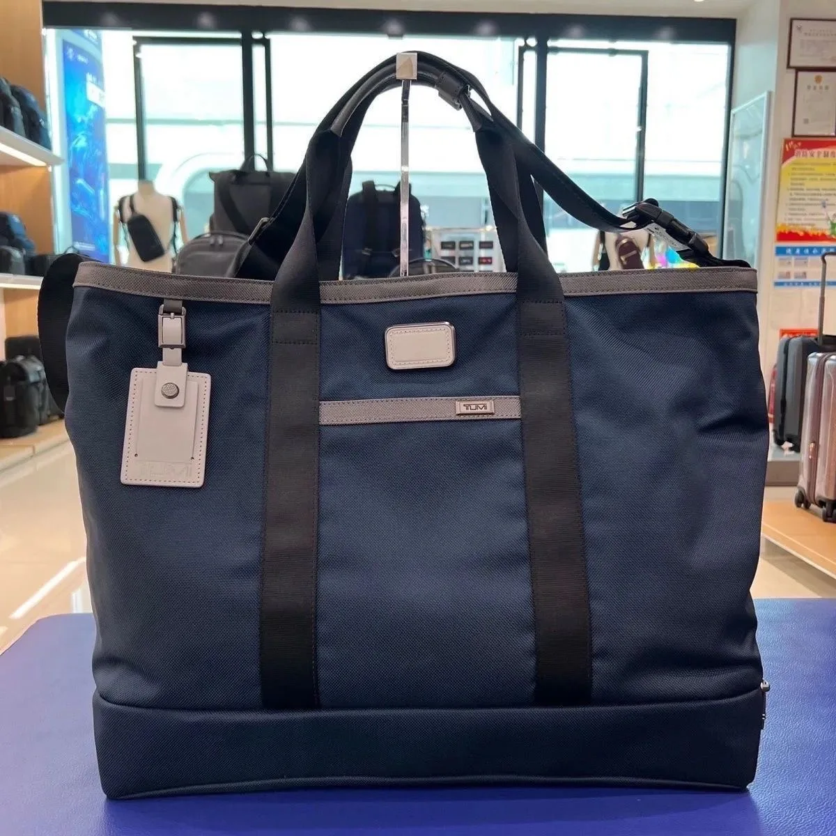 2025 AIpha3 Series Ballistic Nylon Tote Men's Shoulder Bag 203152 Large Capacity Tote Travel Bag
2025 AIpha3 Series Ballistic Nylon Tote Men's Shoulder Bag 203152 Large Capacity Tote Travel Bag
